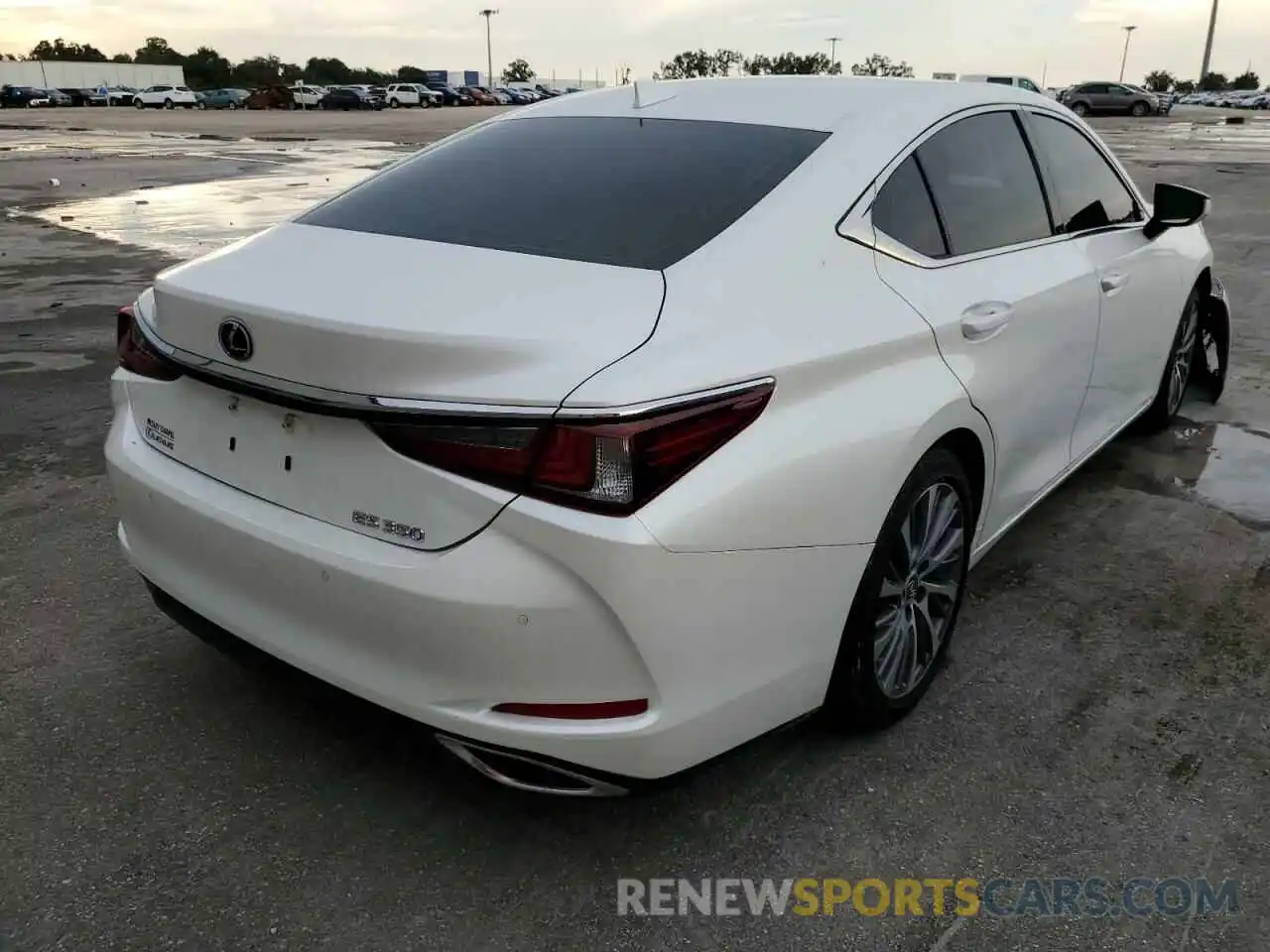 4 Photograph of a damaged car 58AEZ1B17LU078221 LEXUS ES350 2020