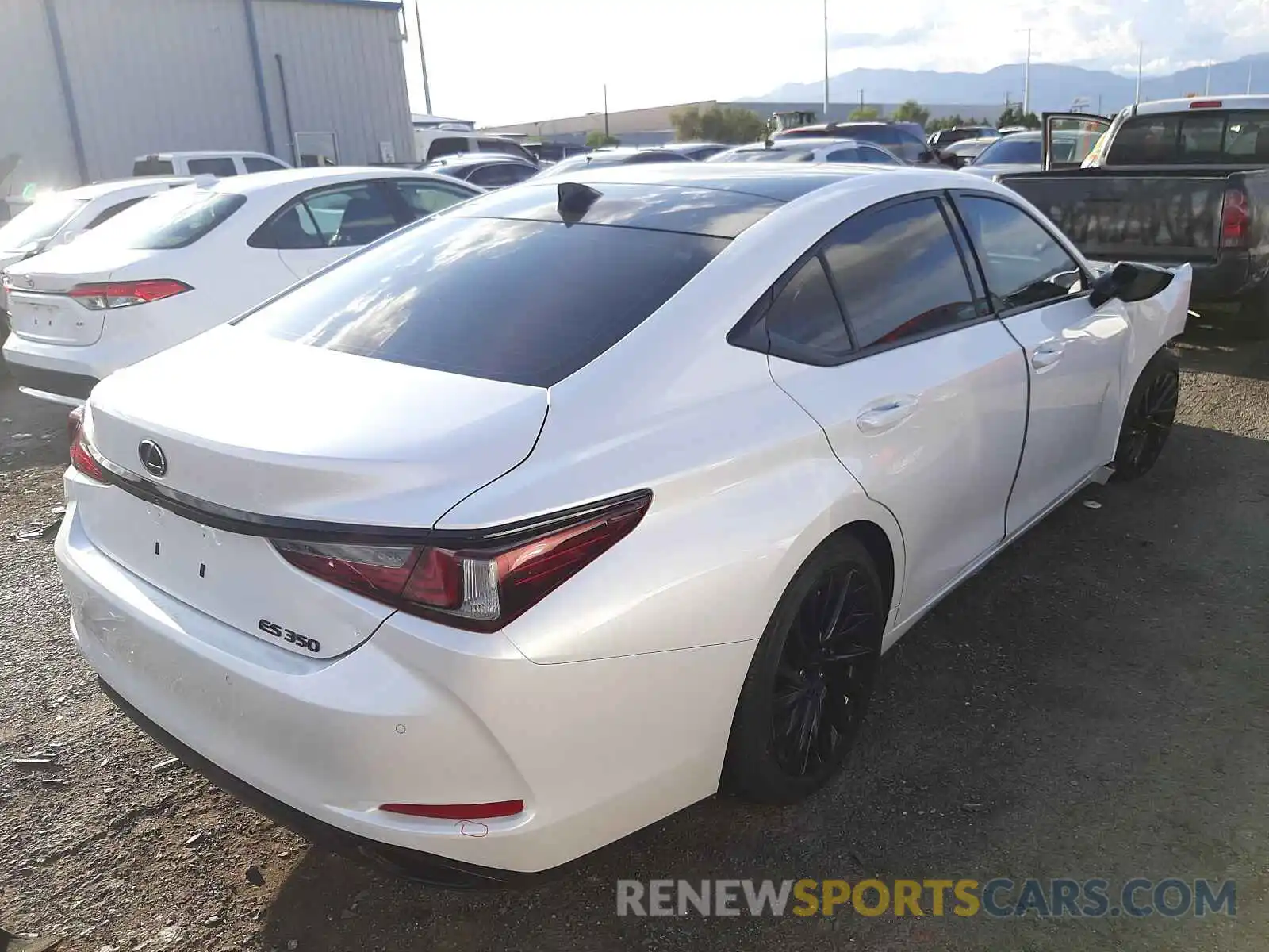 4 Photograph of a damaged car 58AFZ1B13LU071061 LEXUS ES350 2020