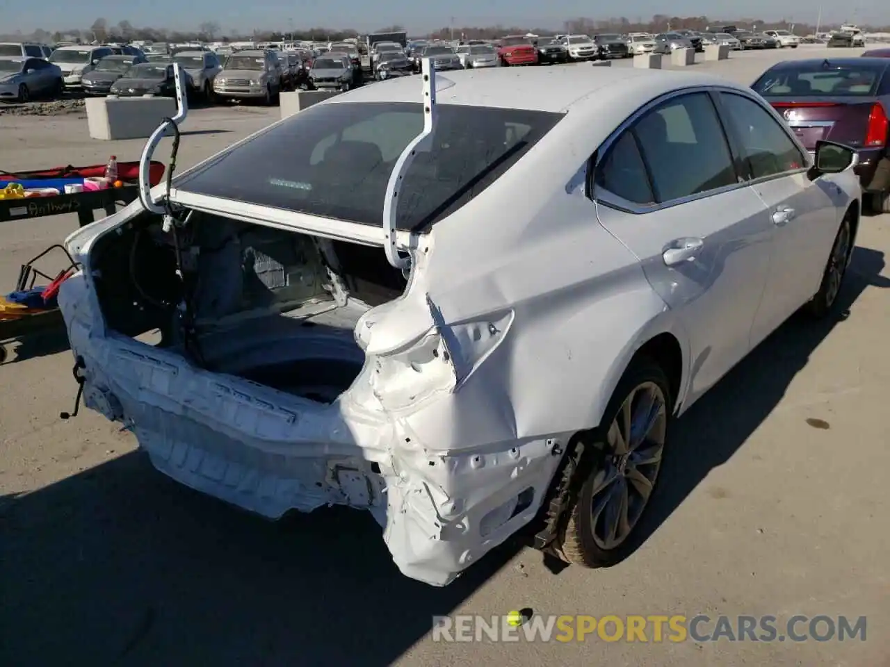 4 Photograph of a damaged car 58AGZ1B11LU062525 LEXUS ES350 2020