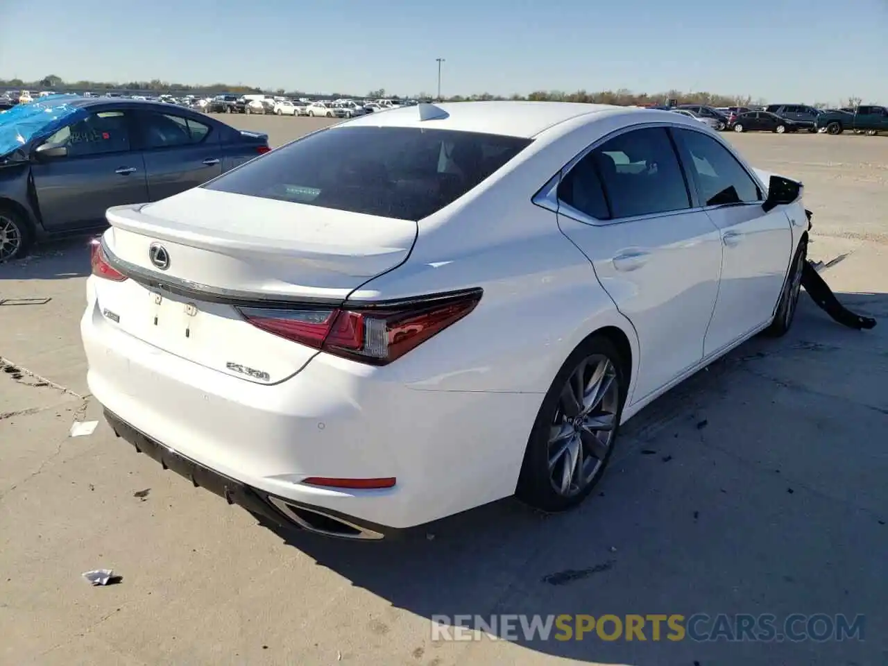 4 Photograph of a damaged car 58AGZ1B13LU075390 LEXUS ES350 2020