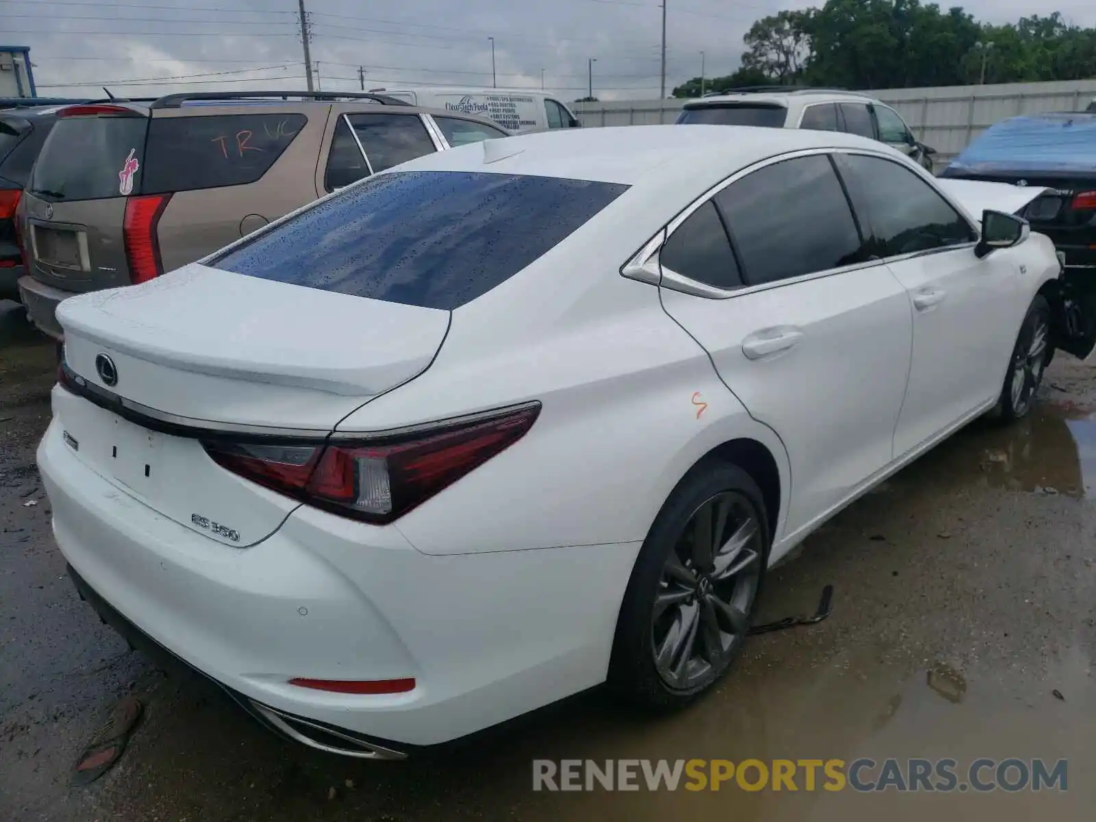 4 Photograph of a damaged car 58AGZ1B13LU081593 LEXUS ES350 2020