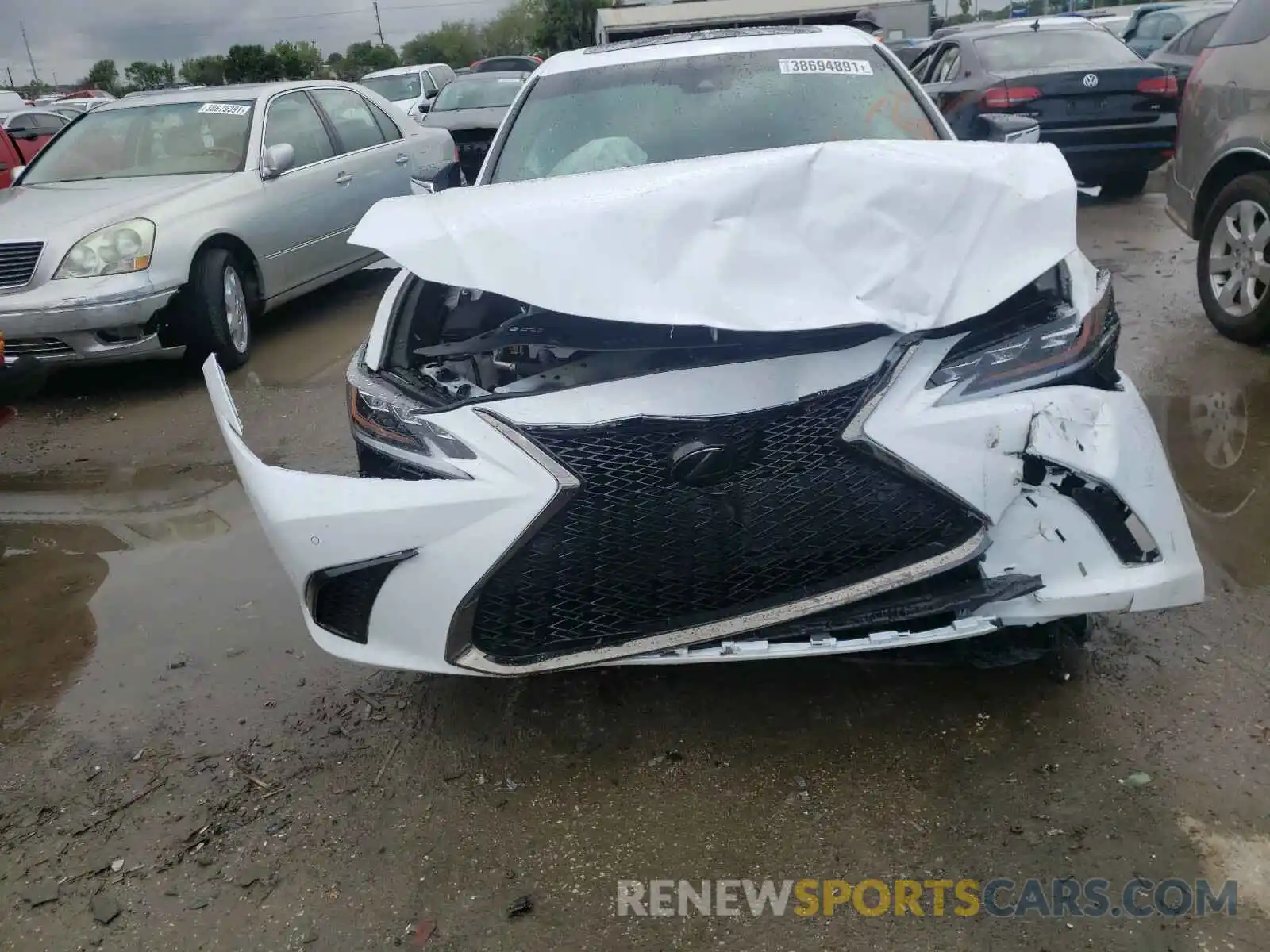 9 Photograph of a damaged car 58AGZ1B13LU081593 LEXUS ES350 2020