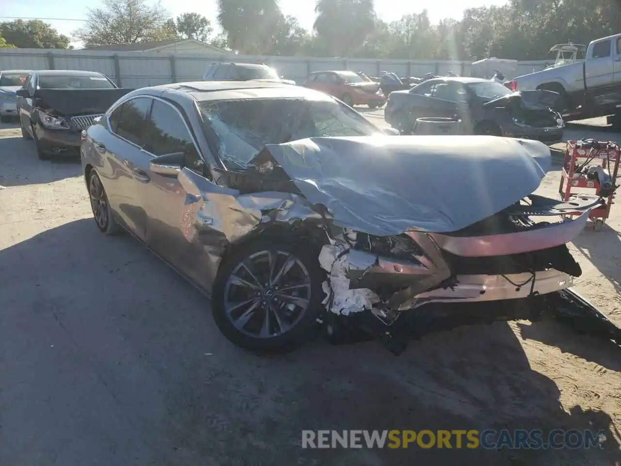 1 Photograph of a damaged car 58AGZ1B14LU052958 LEXUS ES350 2020