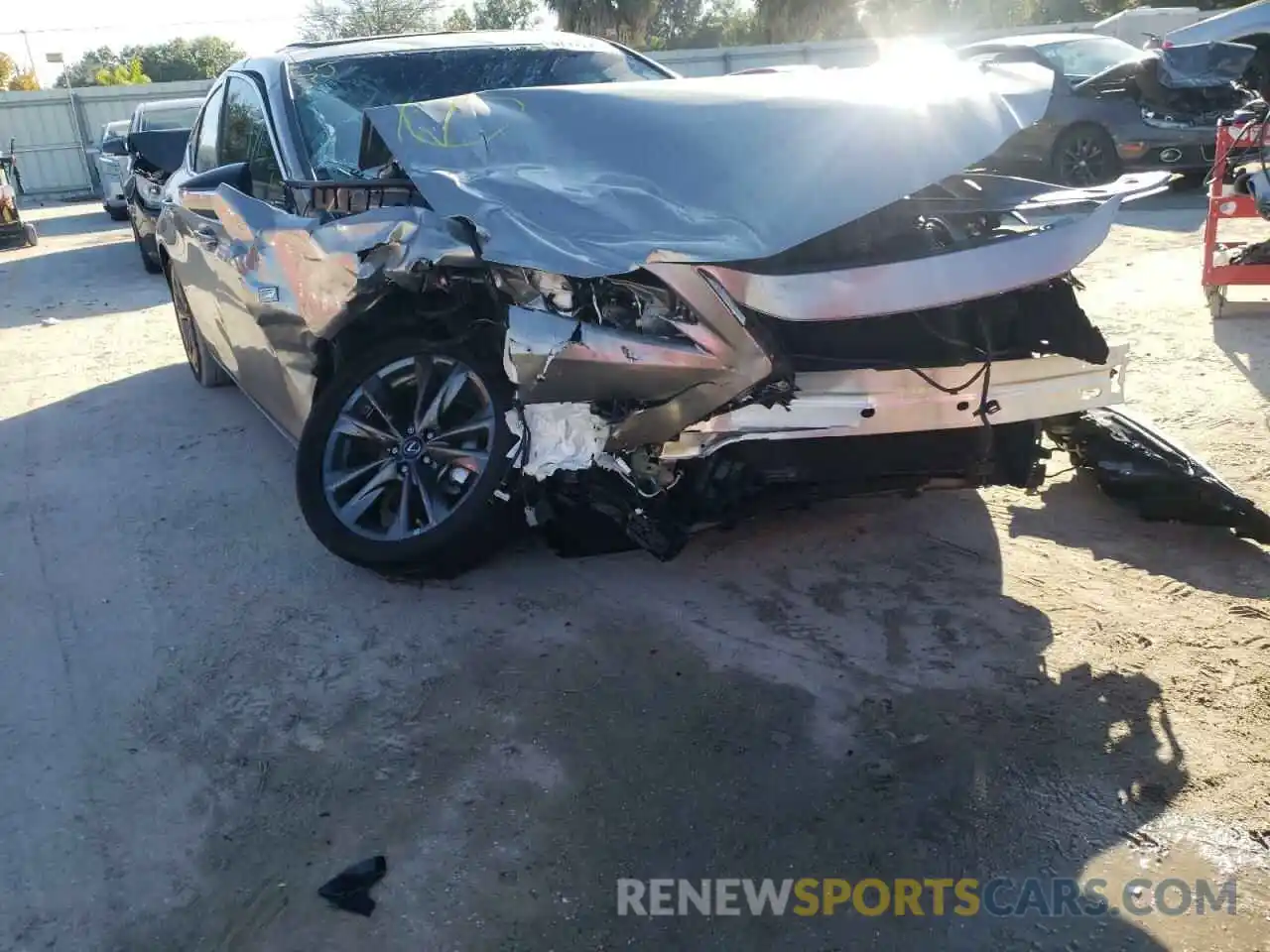 9 Photograph of a damaged car 58AGZ1B14LU052958 LEXUS ES350 2020