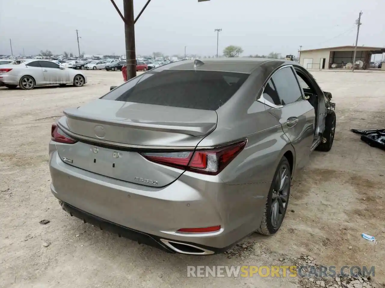 4 Photograph of a damaged car 58AGZ1B15LU077982 LEXUS ES350 2020