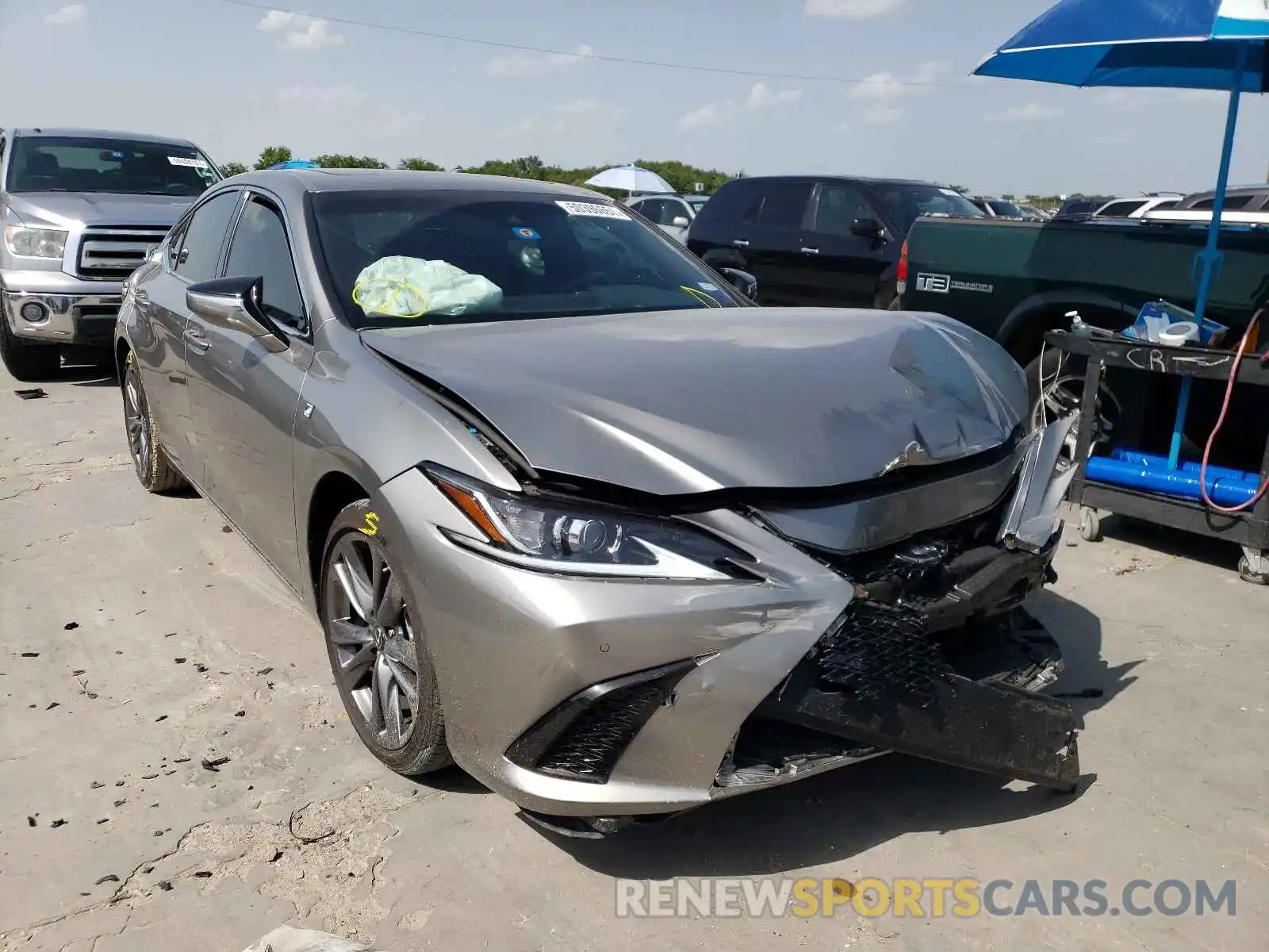 1 Photograph of a damaged car 58AGZ1B16LU051763 LEXUS ES350 2020