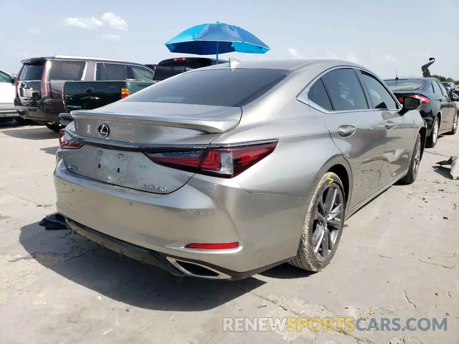 4 Photograph of a damaged car 58AGZ1B16LU051763 LEXUS ES350 2020