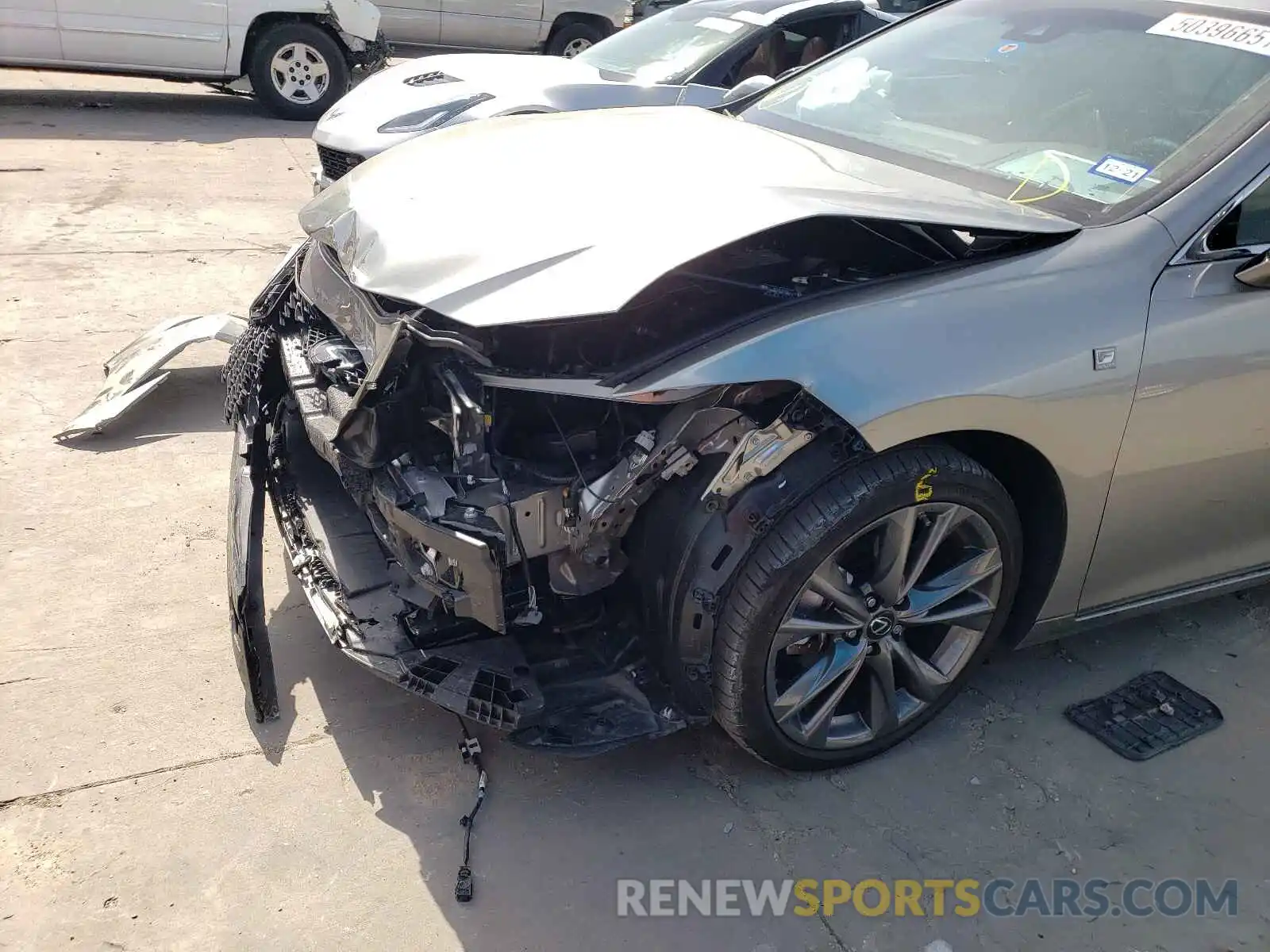 9 Photograph of a damaged car 58AGZ1B16LU051763 LEXUS ES350 2020