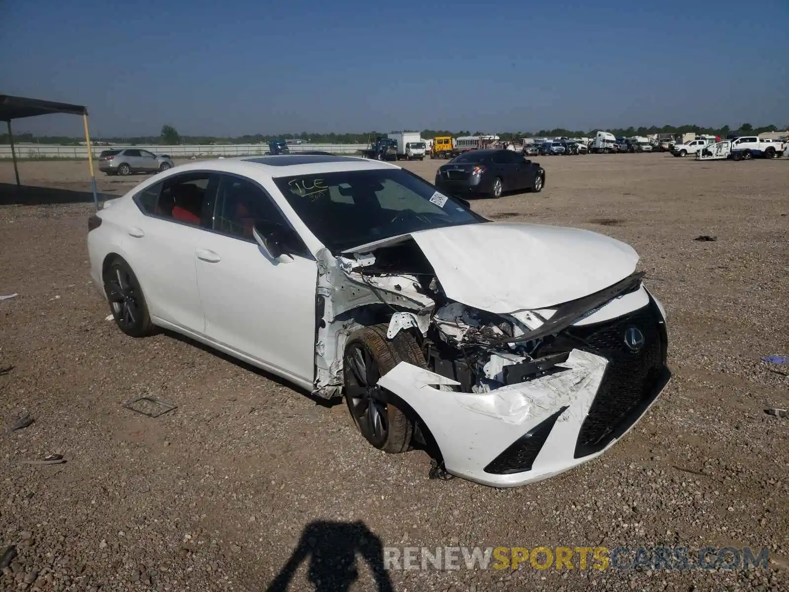 1 Photograph of a damaged car 58AGZ1B16LU068689 LEXUS ES350 2020