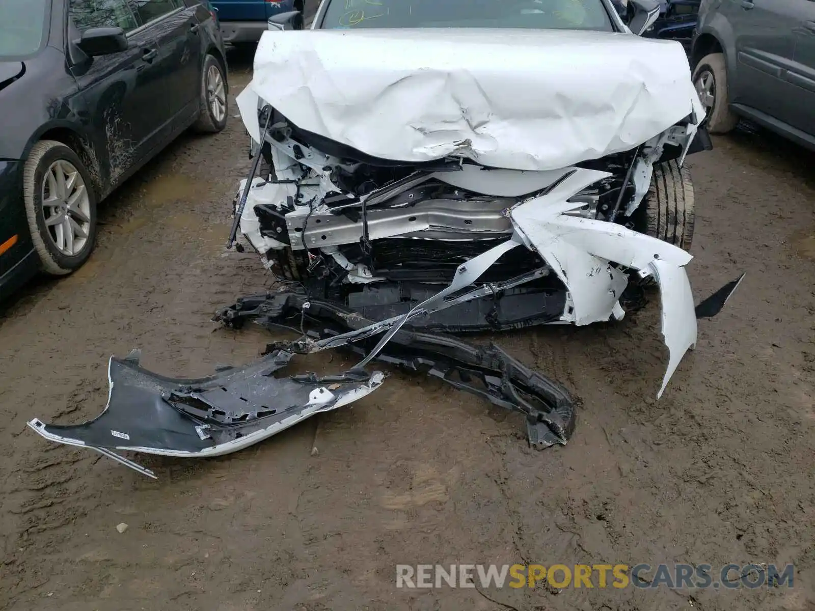 9 Photograph of a damaged car 58AGZ1B17LU062819 LEXUS ES350 2020