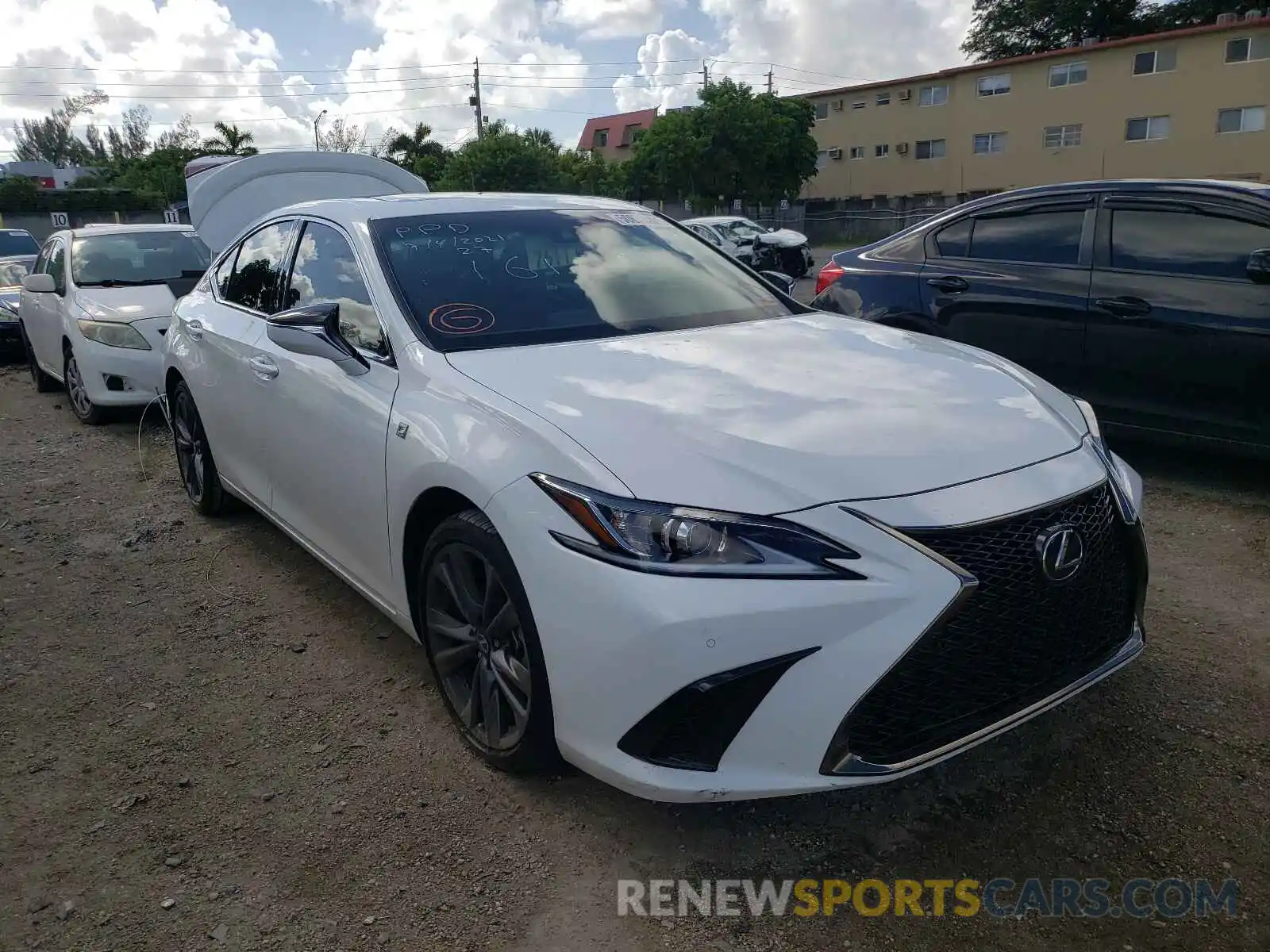 1 Photograph of a damaged car 58AGZ1B17LU070161 LEXUS ES350 2020