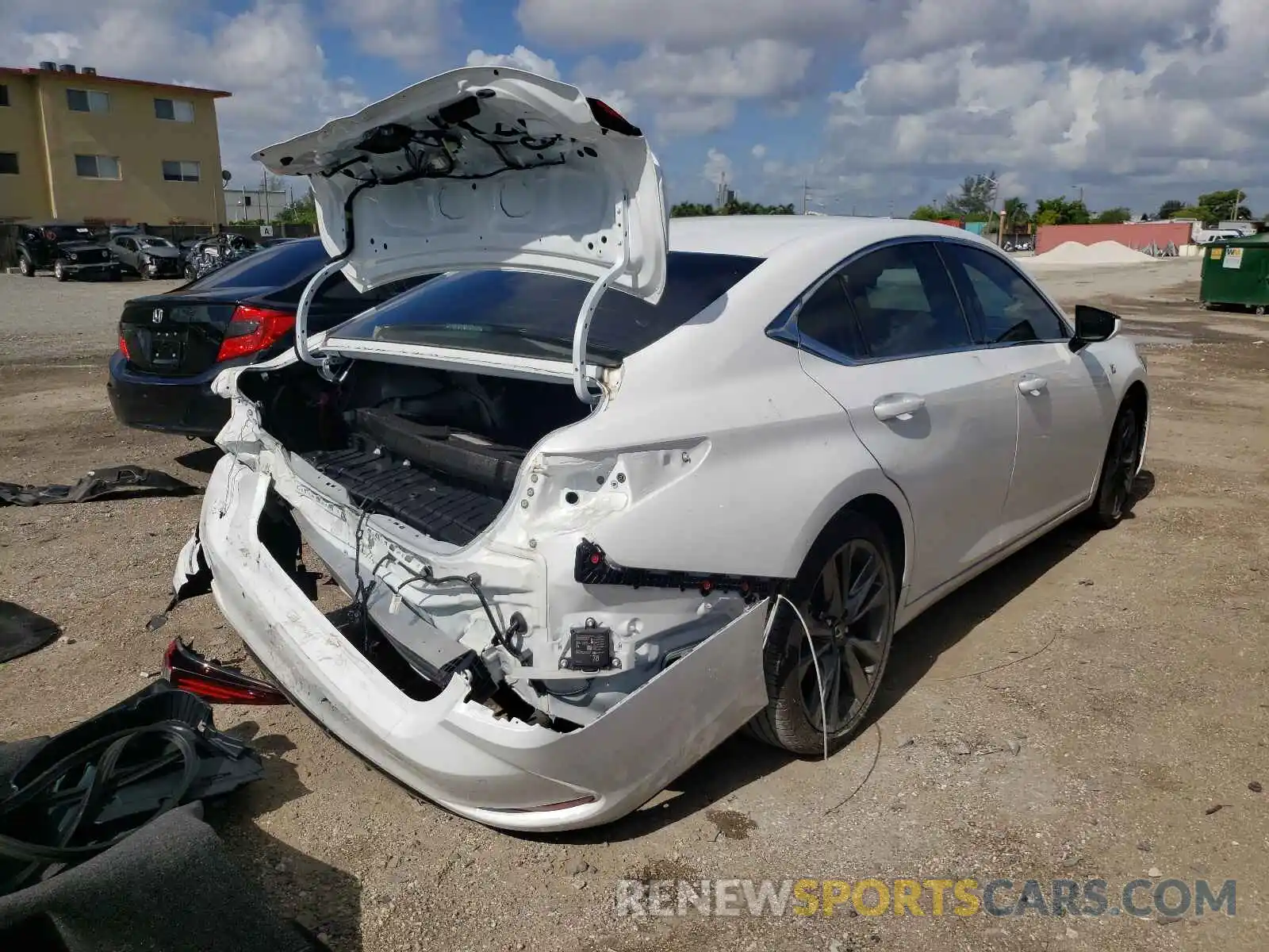 4 Photograph of a damaged car 58AGZ1B17LU070161 LEXUS ES350 2020