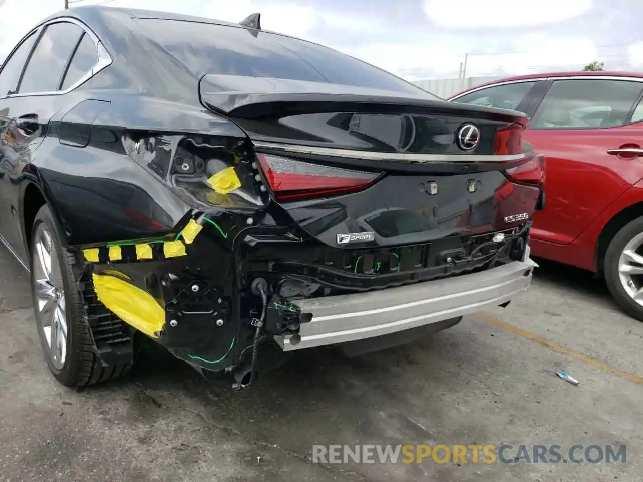 9 Photograph of a damaged car 58AGZ1B17LU072511 LEXUS ES350 2020