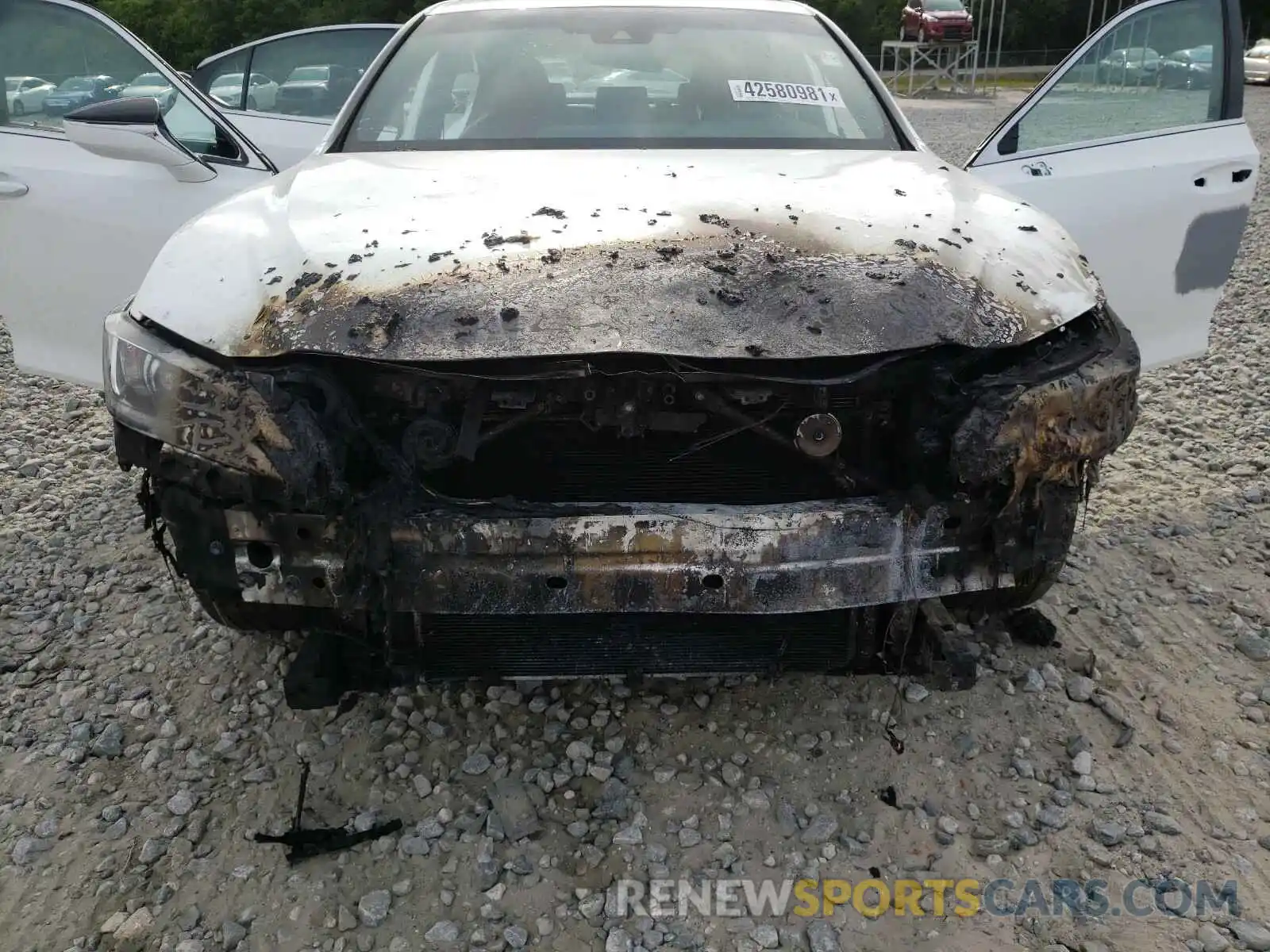 9 Photograph of a damaged car 58AGZ1B17LU074730 LEXUS ES350 2020