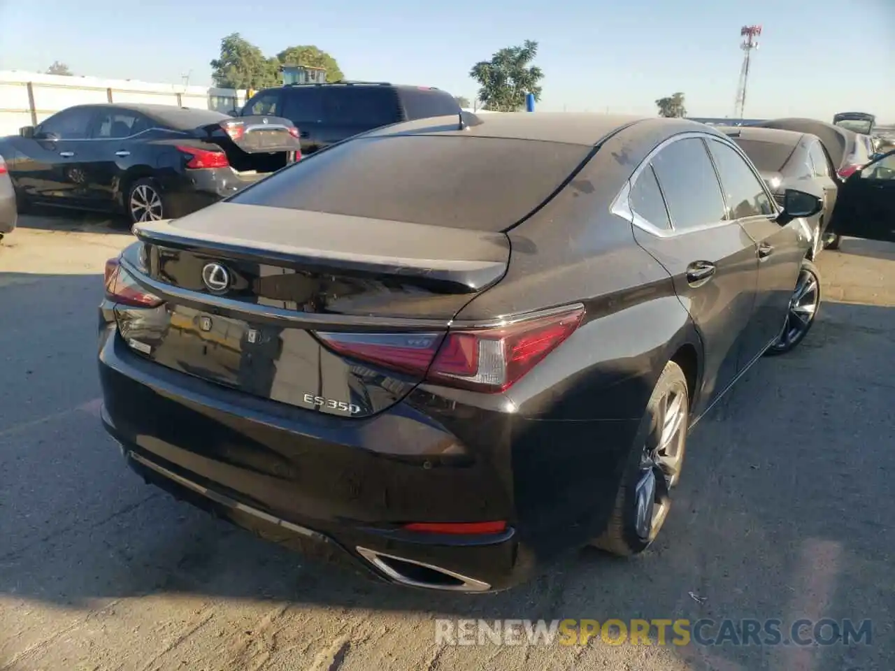 4 Photograph of a damaged car 58AGZ1B17LU077451 LEXUS ES350 2020