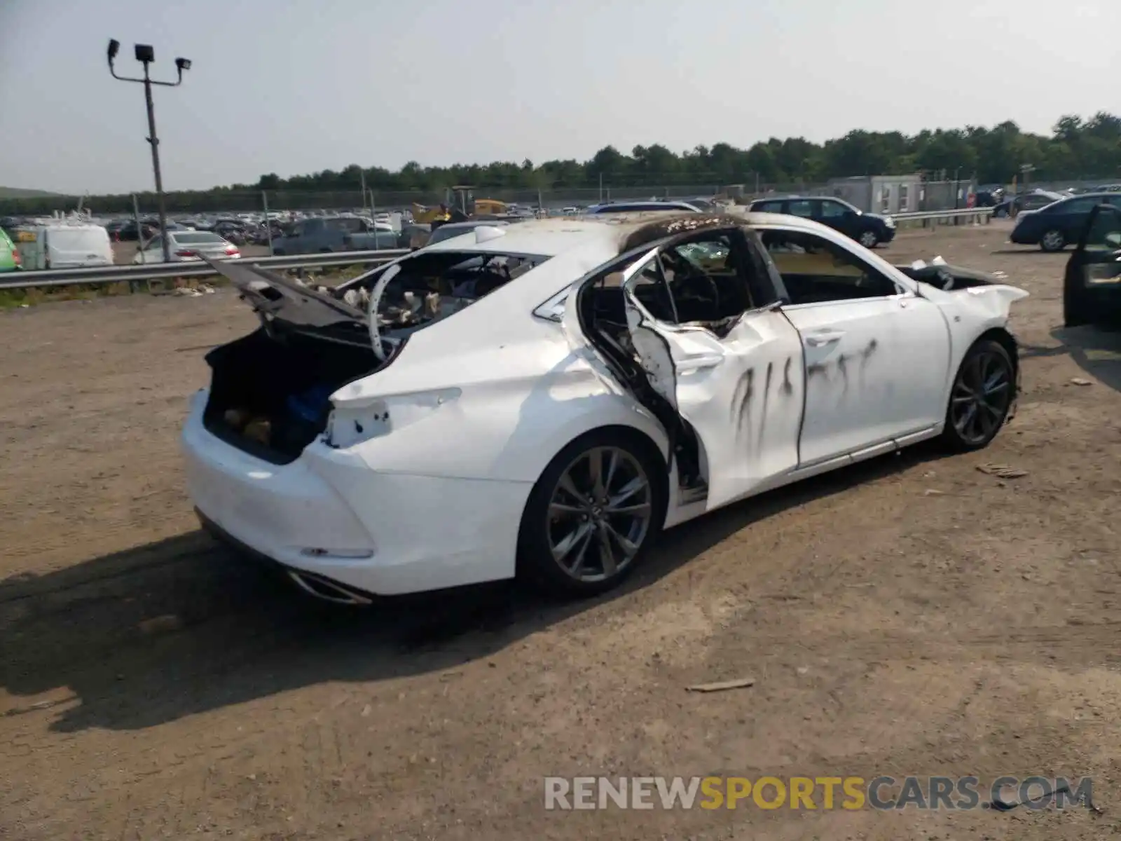 4 Photograph of a damaged car 58AGZ1B18LU062182 LEXUS ES350 2020