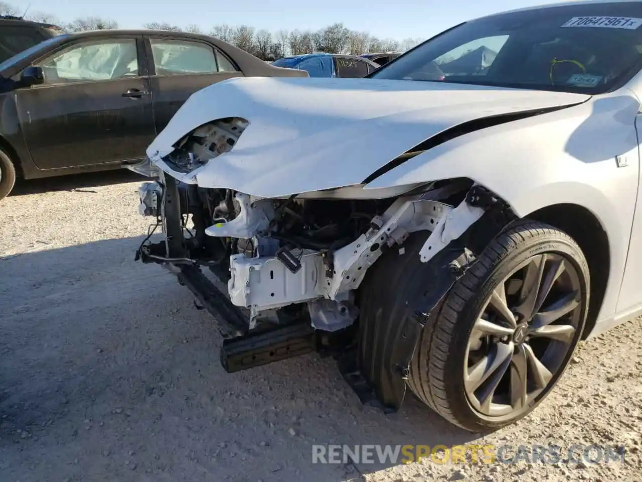 9 Photograph of a damaged car 58AGZ1B19LU059226 LEXUS ES350 2020