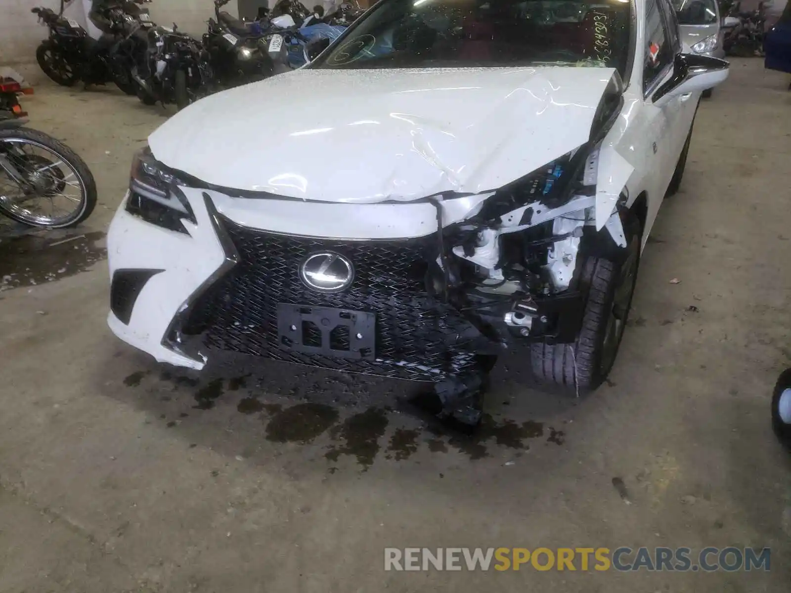 9 Photograph of a damaged car 58AGZ1B1XLU070493 LEXUS ES350 2020