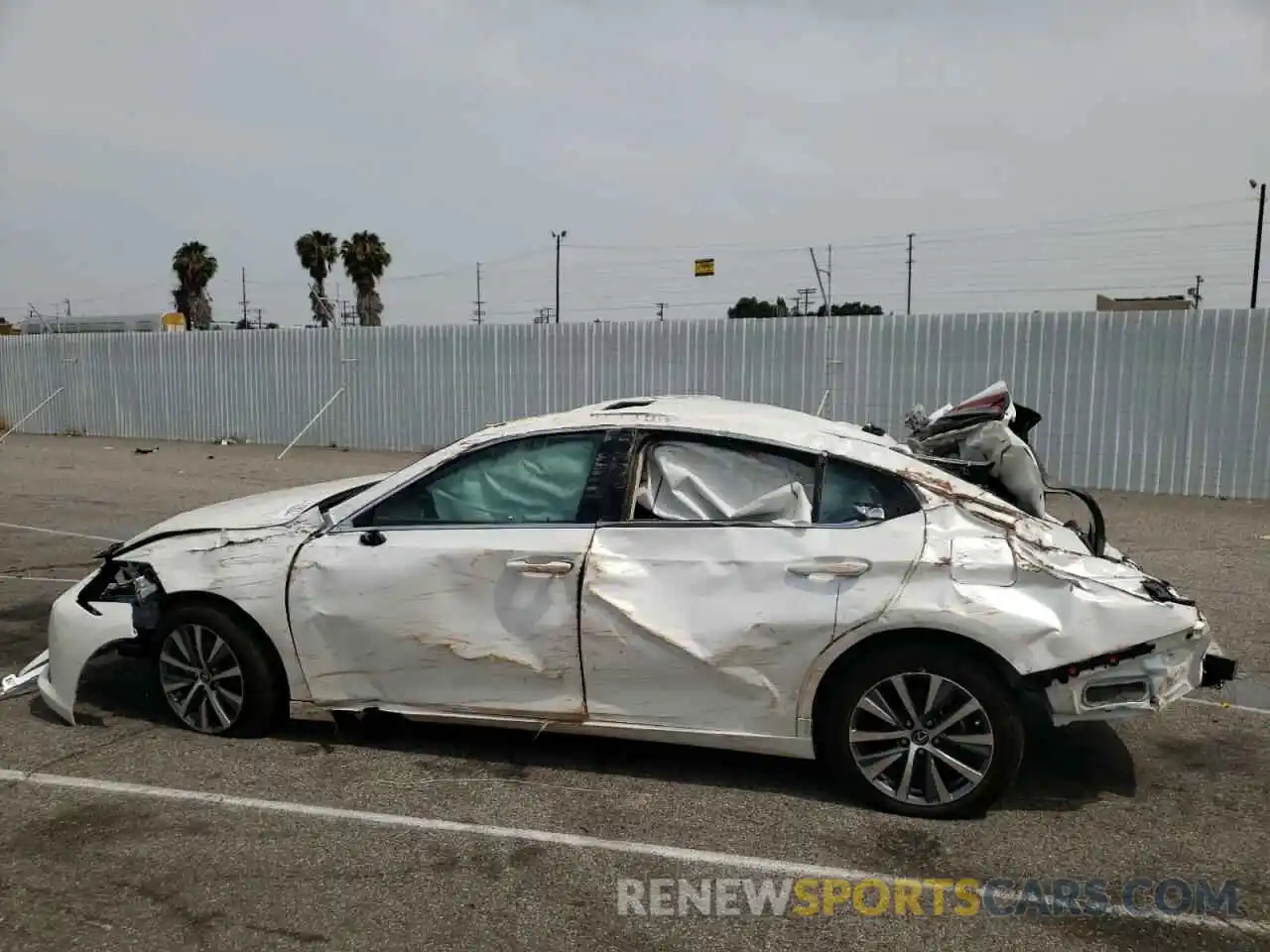 9 Photograph of a damaged car 58ACZ1B11MU086114 LEXUS ES350 2021