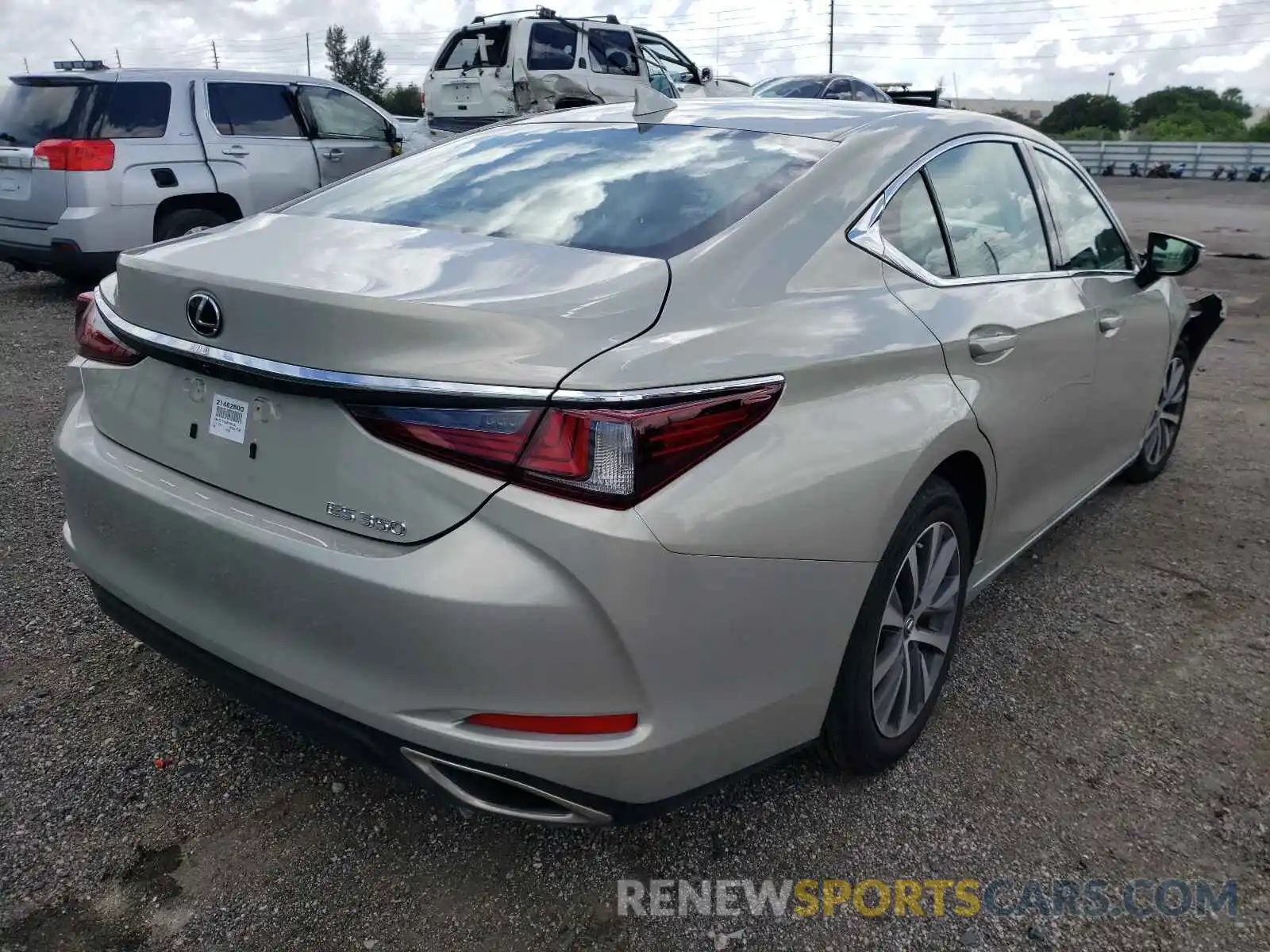 4 Photograph of a damaged car 58ACZ1B12MU101333 LEXUS ES350 2021