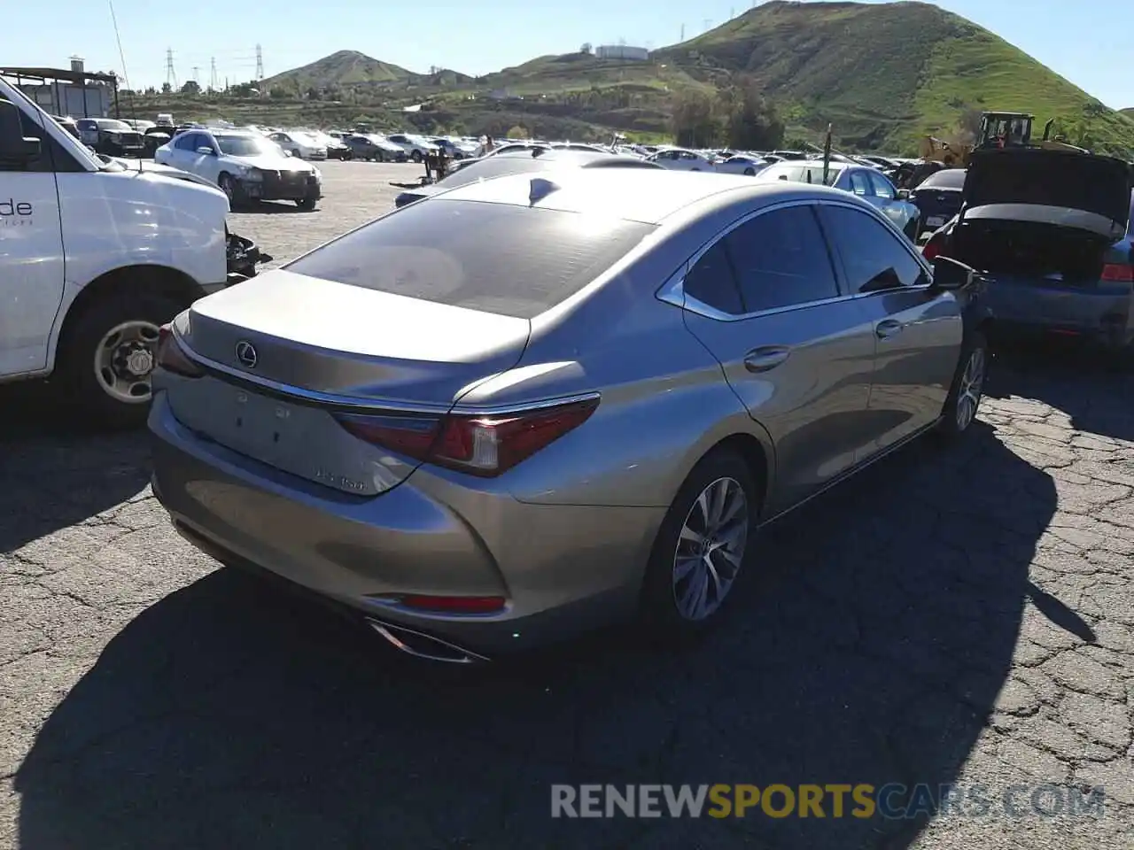 4 Photograph of a damaged car 58ACZ1B17MU099417 LEXUS ES350 2021