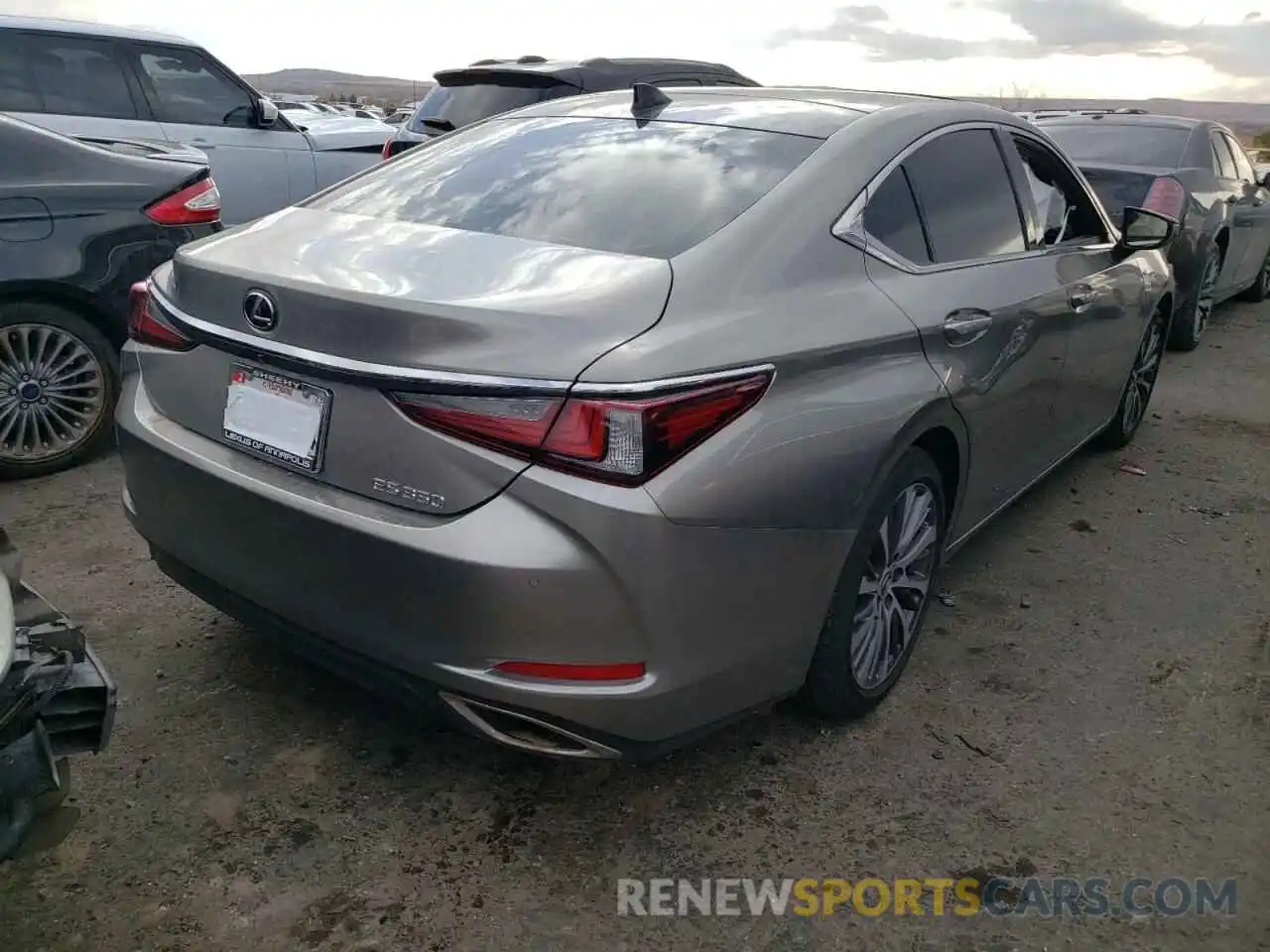 4 Photograph of a damaged car 58ADZ1B10MU088067 LEXUS ES350 2021