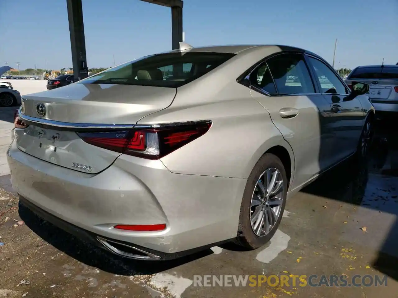 4 Photograph of a damaged car 58ADZ1B11MU092970 LEXUS ES350 2021