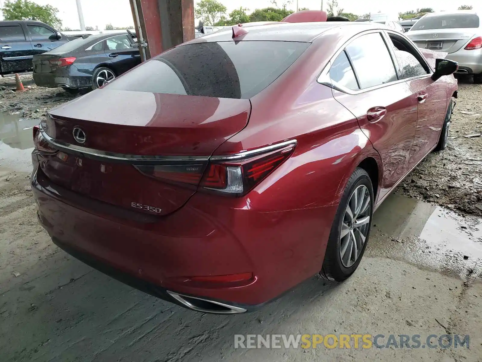 4 Photograph of a damaged car 58ADZ1B11MU094153 LEXUS ES350 2021