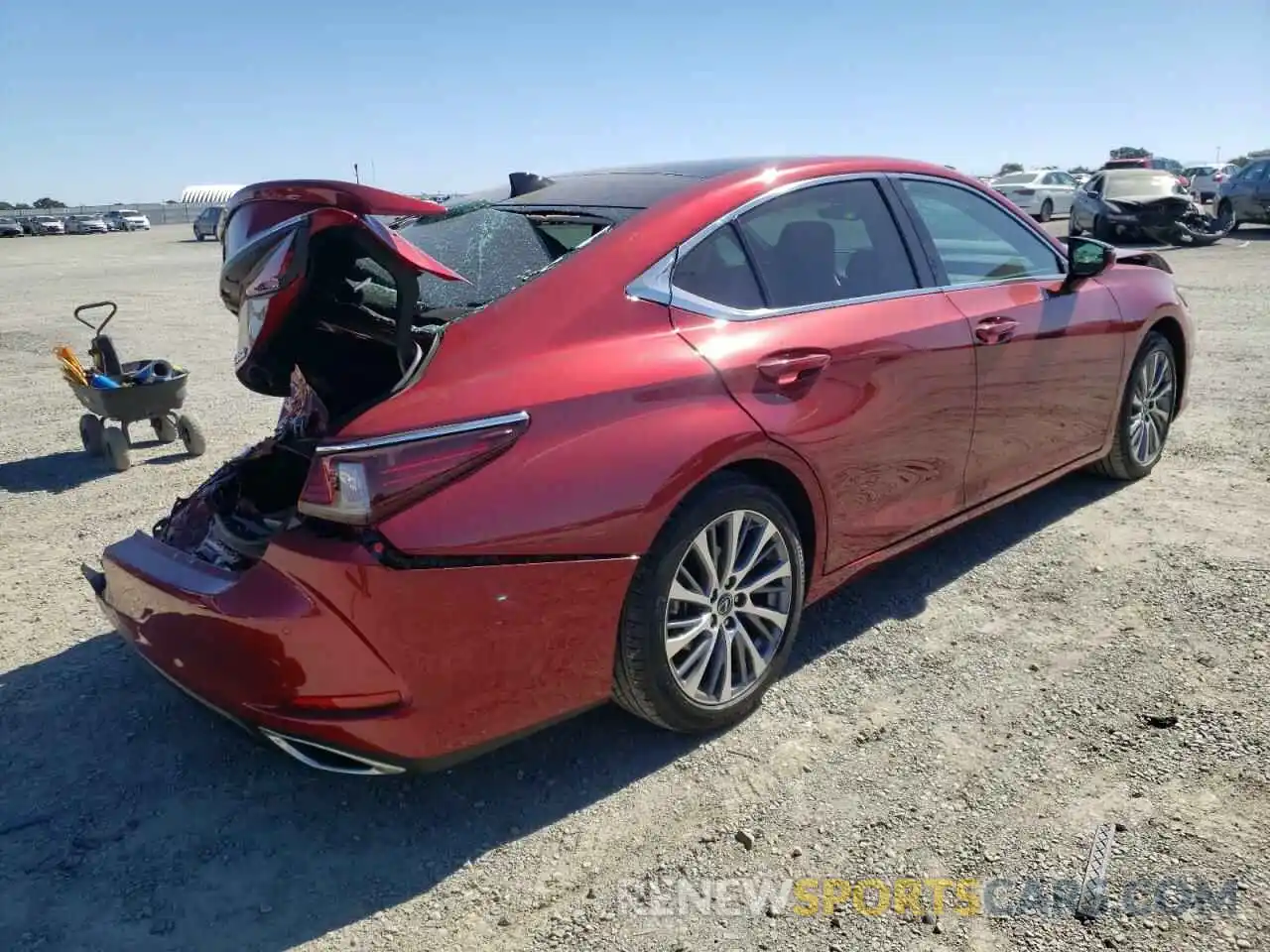 4 Photograph of a damaged car 58ADZ1B11MU100324 LEXUS ES350 2021