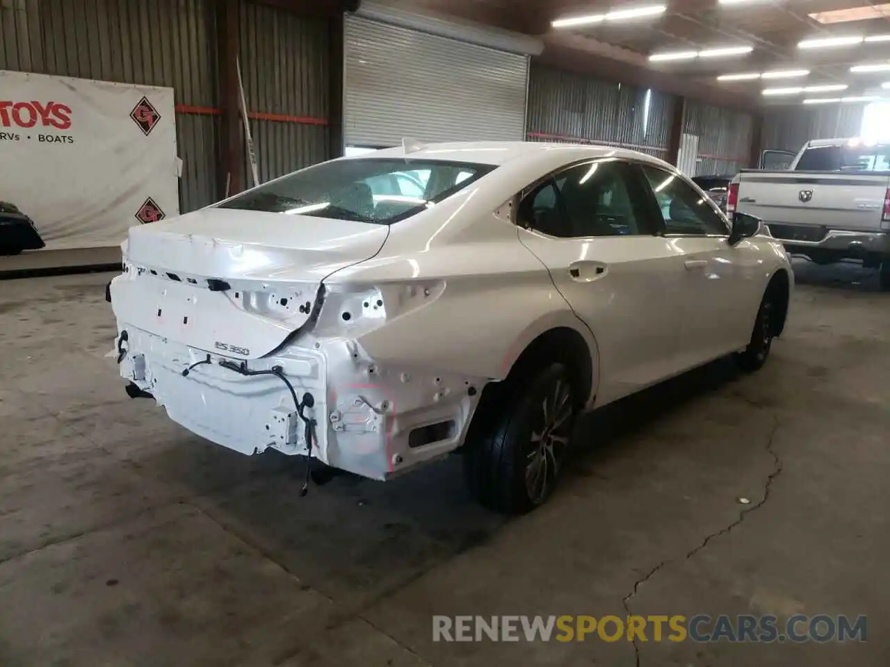 4 Photograph of a damaged car 58ADZ1B11MU110819 LEXUS ES350 2021