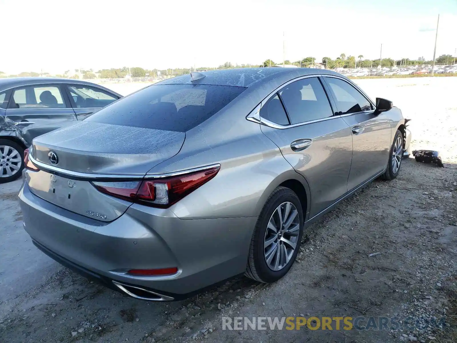 4 Photograph of a damaged car 58ADZ1B12MU094842 LEXUS ES350 2021