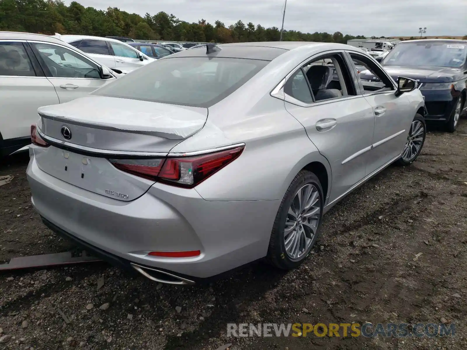 4 Photograph of a damaged car 58ADZ1B13MU101362 LEXUS ES350 2021