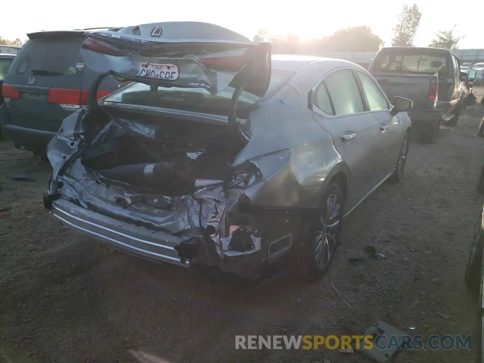 4 Photograph of a damaged car 58ADZ1B14MU090341 LEXUS ES350 2021