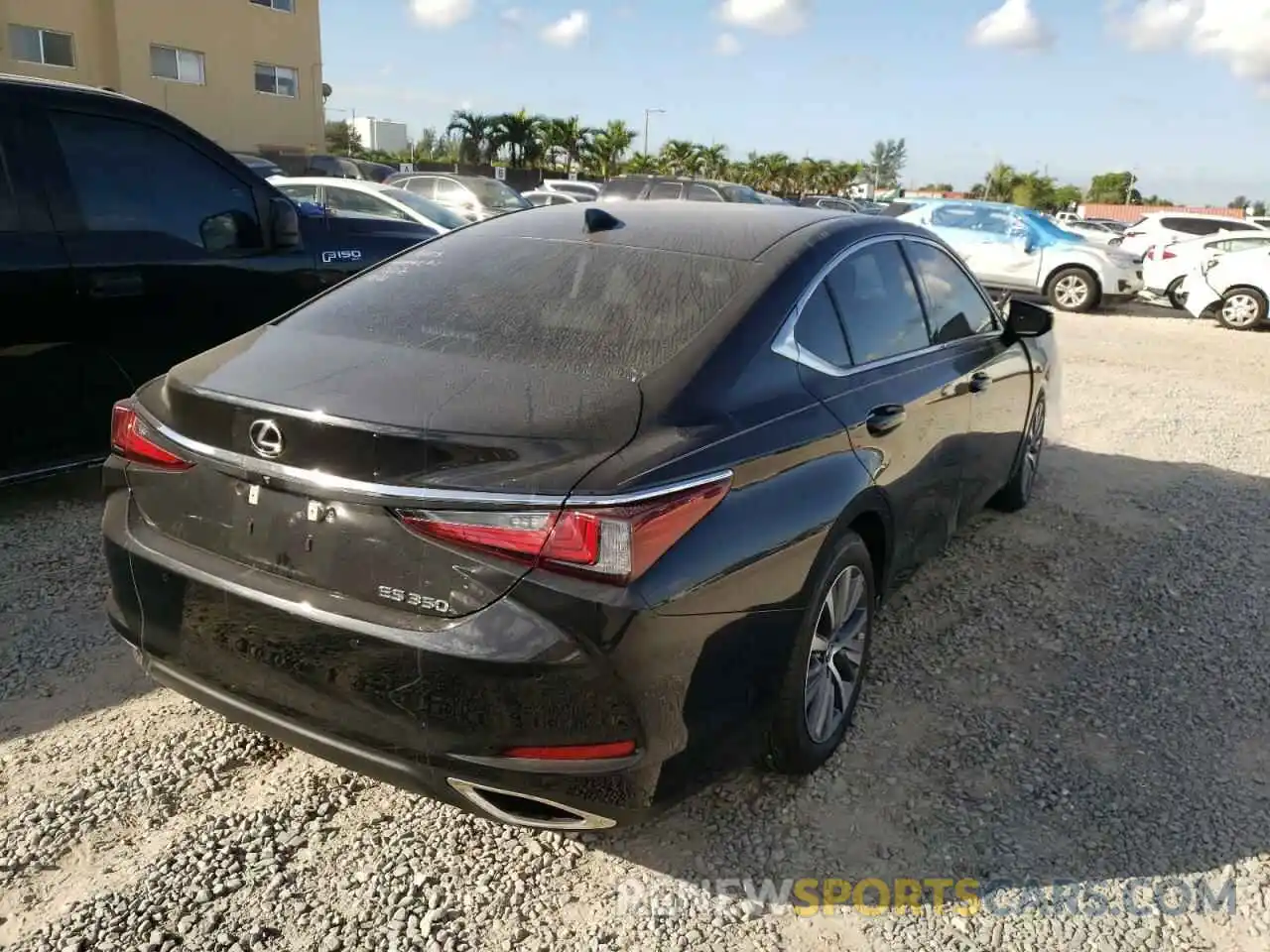 4 Photograph of a damaged car 58ADZ1B14MU098049 LEXUS ES350 2021