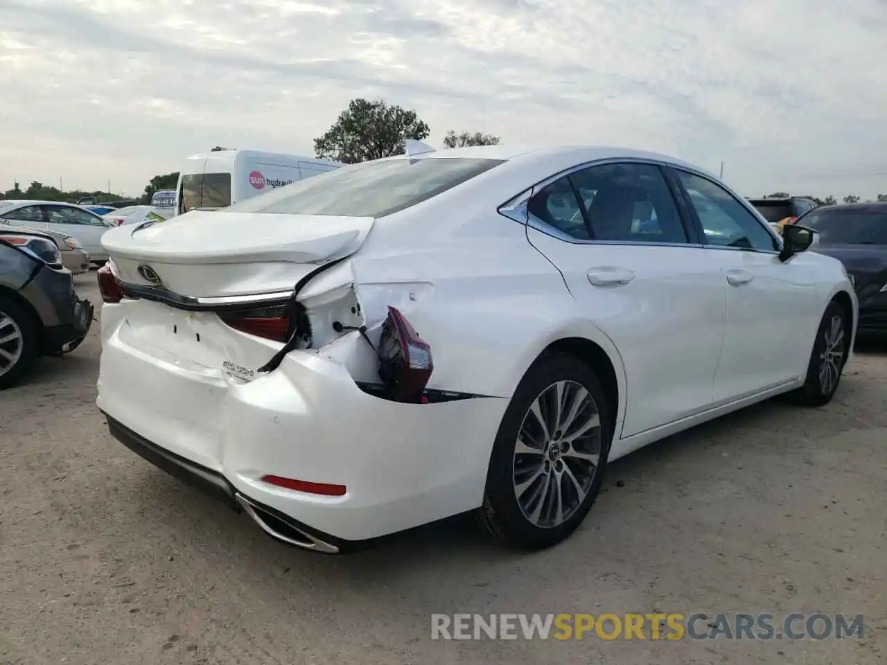 4 Photograph of a damaged car 58ADZ1B14MU108871 LEXUS ES350 2021