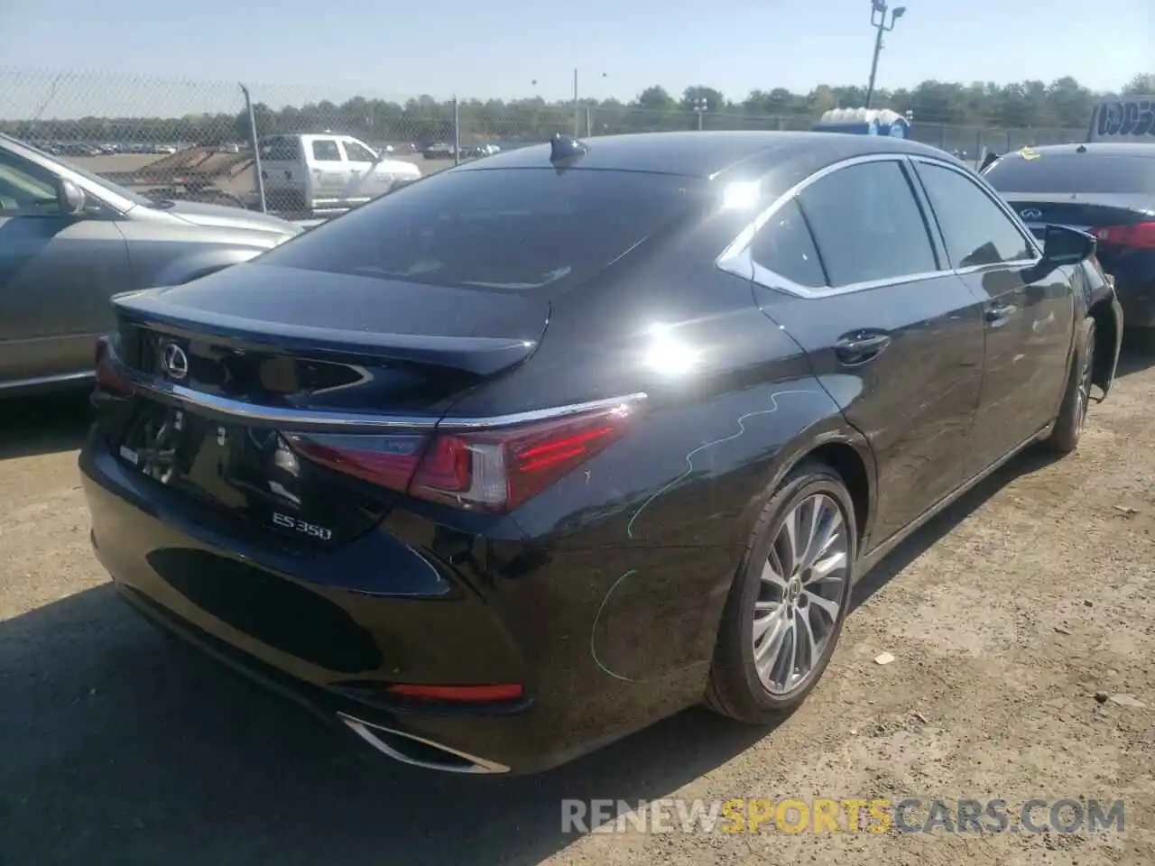 4 Photograph of a damaged car 58ADZ1B15MU093149 LEXUS ES350 2021