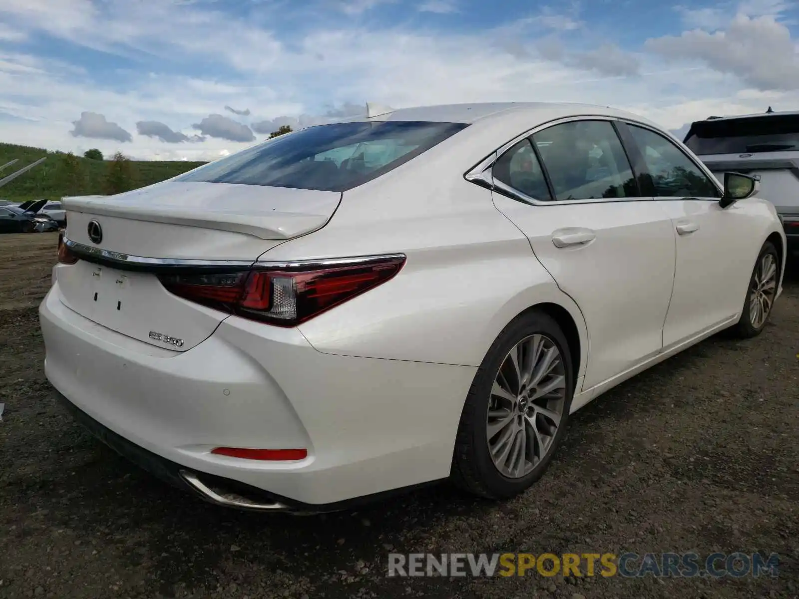 4 Photograph of a damaged car 58ADZ1B16MU095850 LEXUS ES350 2021