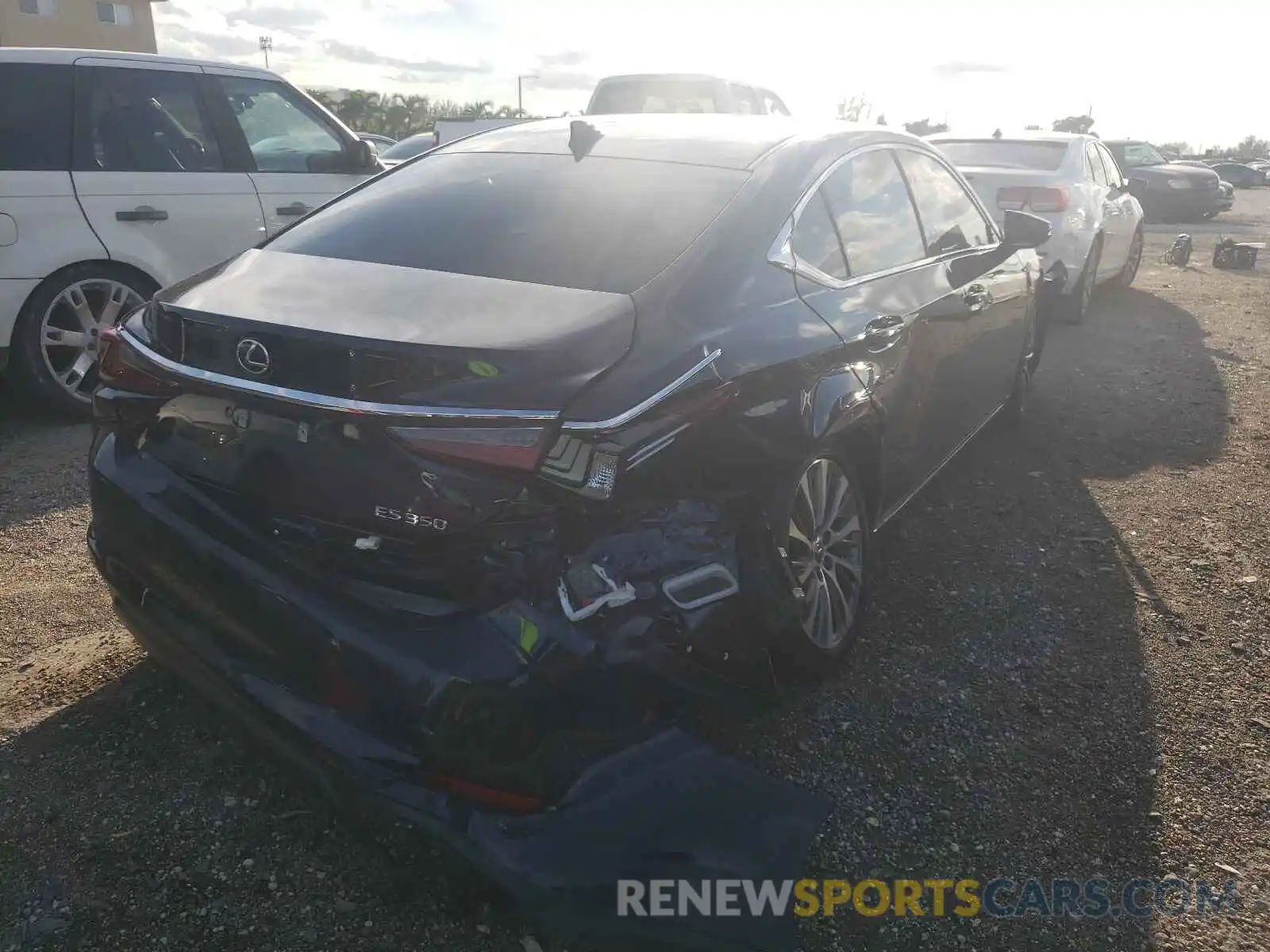 4 Photograph of a damaged car 58ADZ1B16MU096089 LEXUS ES350 2021