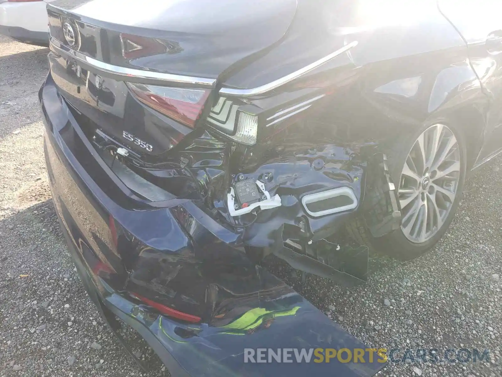 9 Photograph of a damaged car 58ADZ1B16MU096089 LEXUS ES350 2021