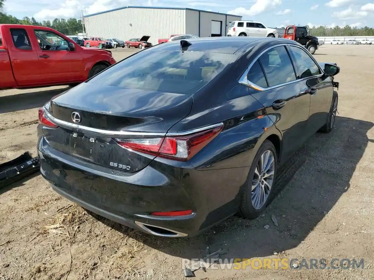 4 Photograph of a damaged car 58ADZ1B16MU108872 LEXUS ES350 2021