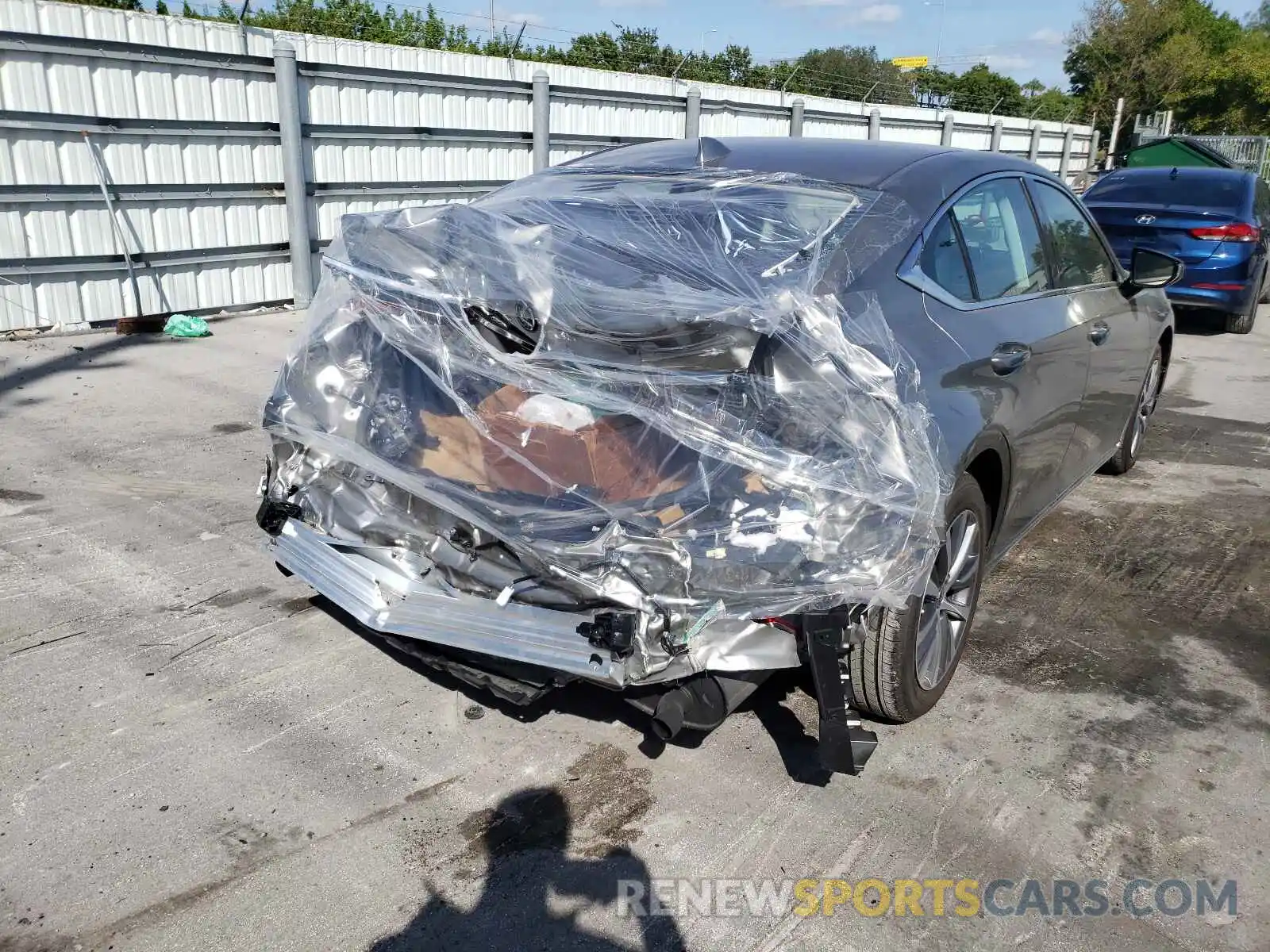 4 Photograph of a damaged car 58ADZ1B17MU088339 LEXUS ES350 2021