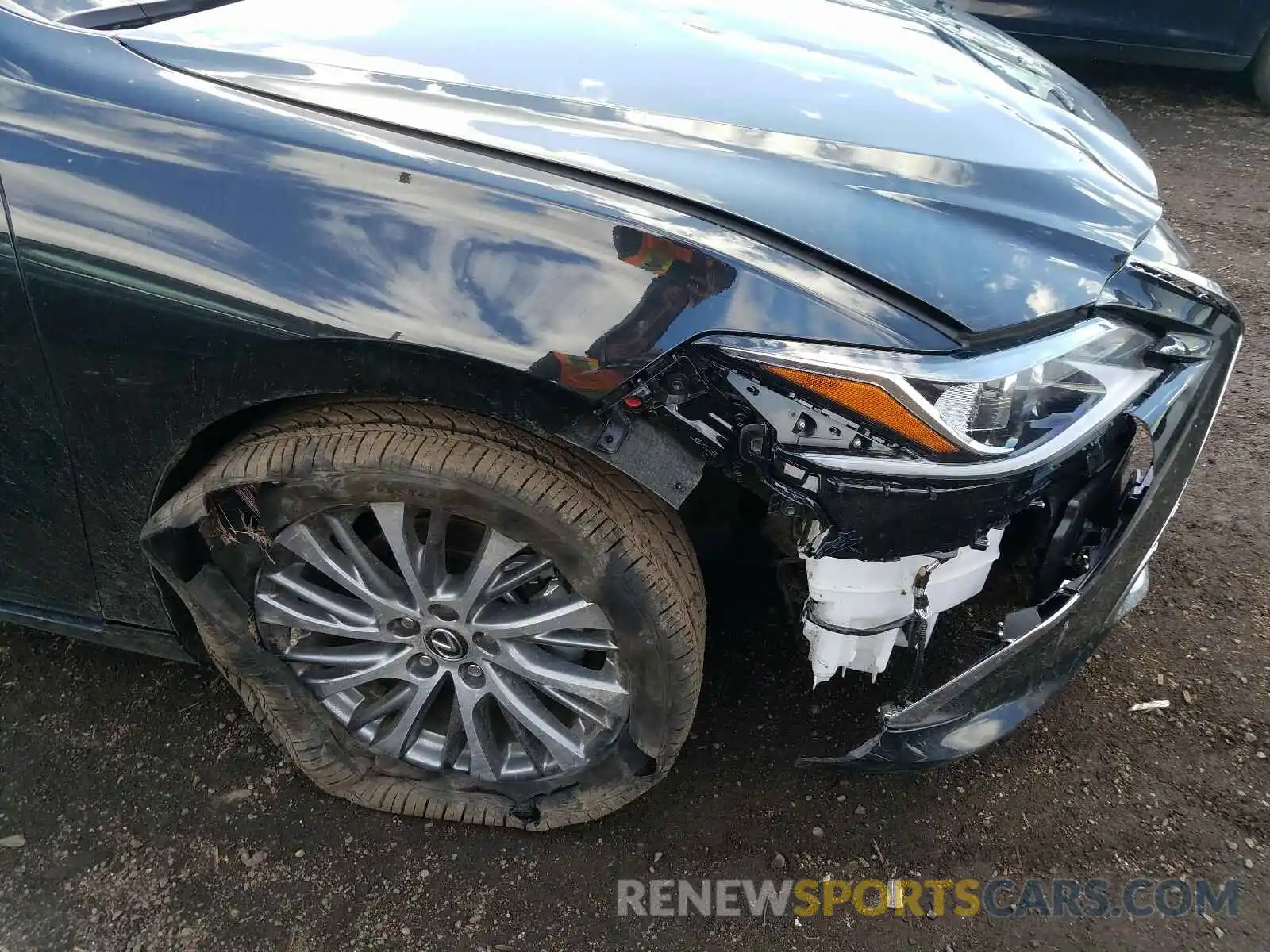 9 Photograph of a damaged car 58ADZ1B18MU083523 LEXUS ES350 2021