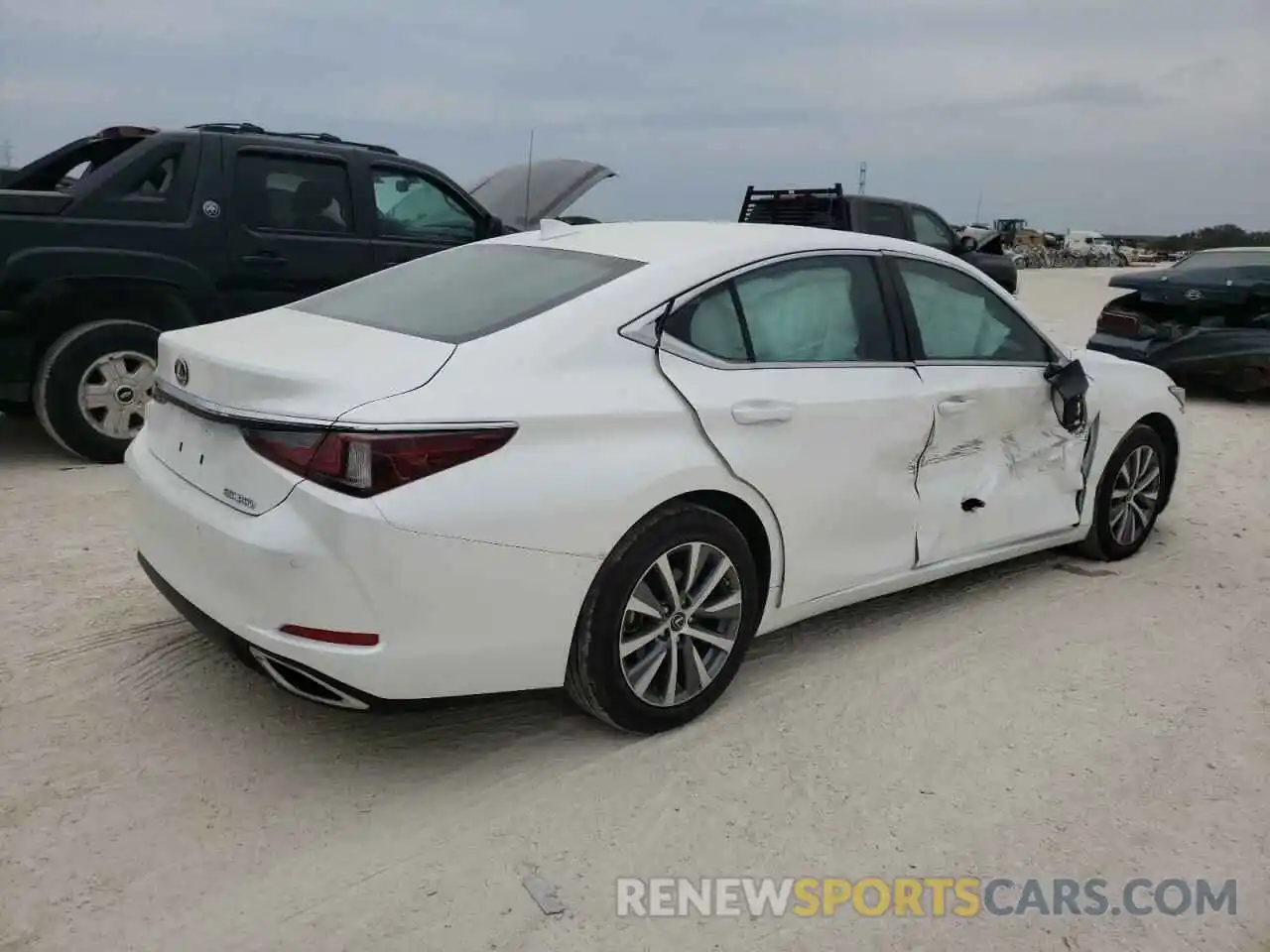 4 Photograph of a damaged car 58ADZ1B18MU085465 LEXUS ES350 2021