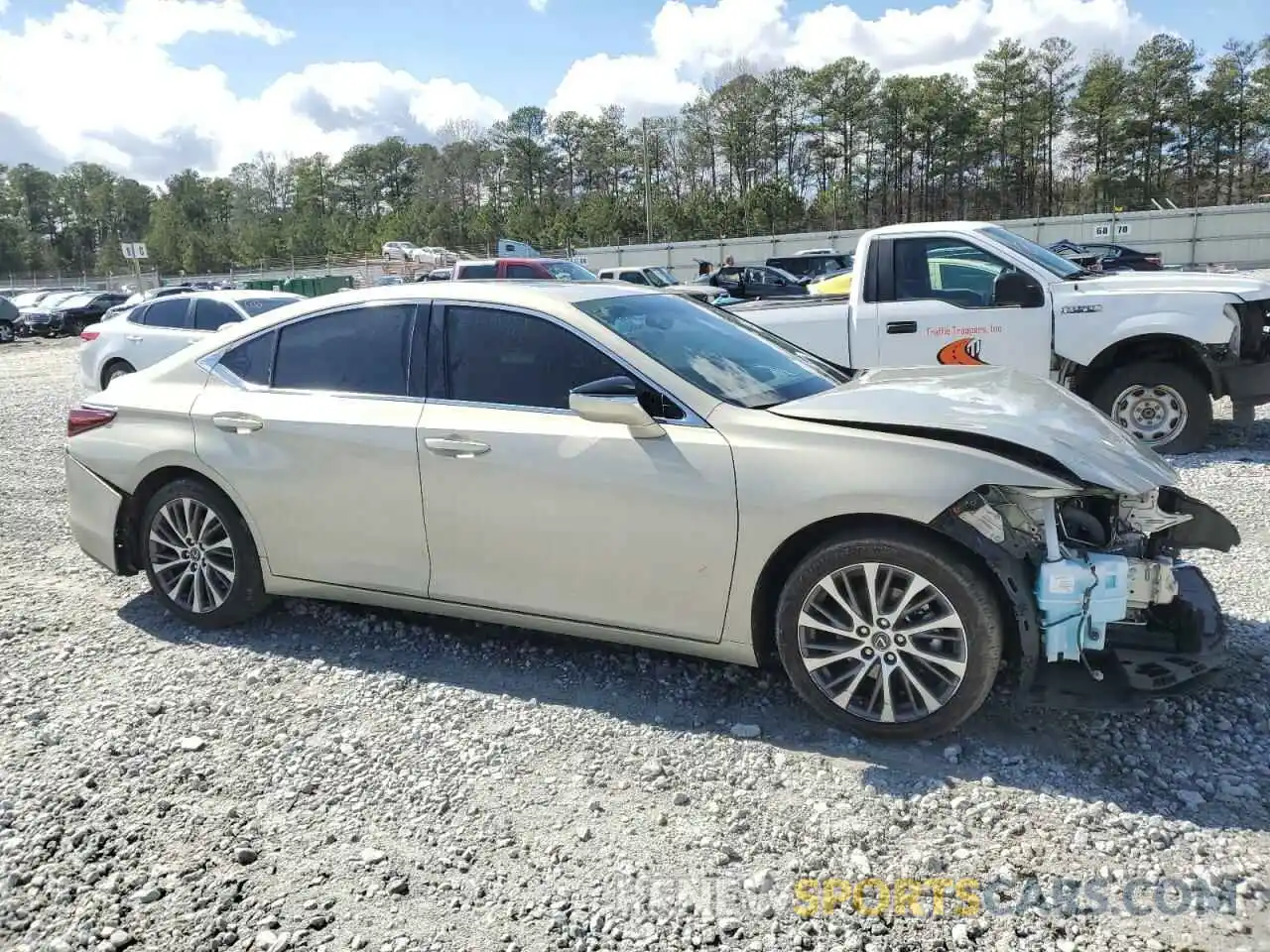 4 Photograph of a damaged car 58ADZ1B18MU086390 LEXUS ES350 2021