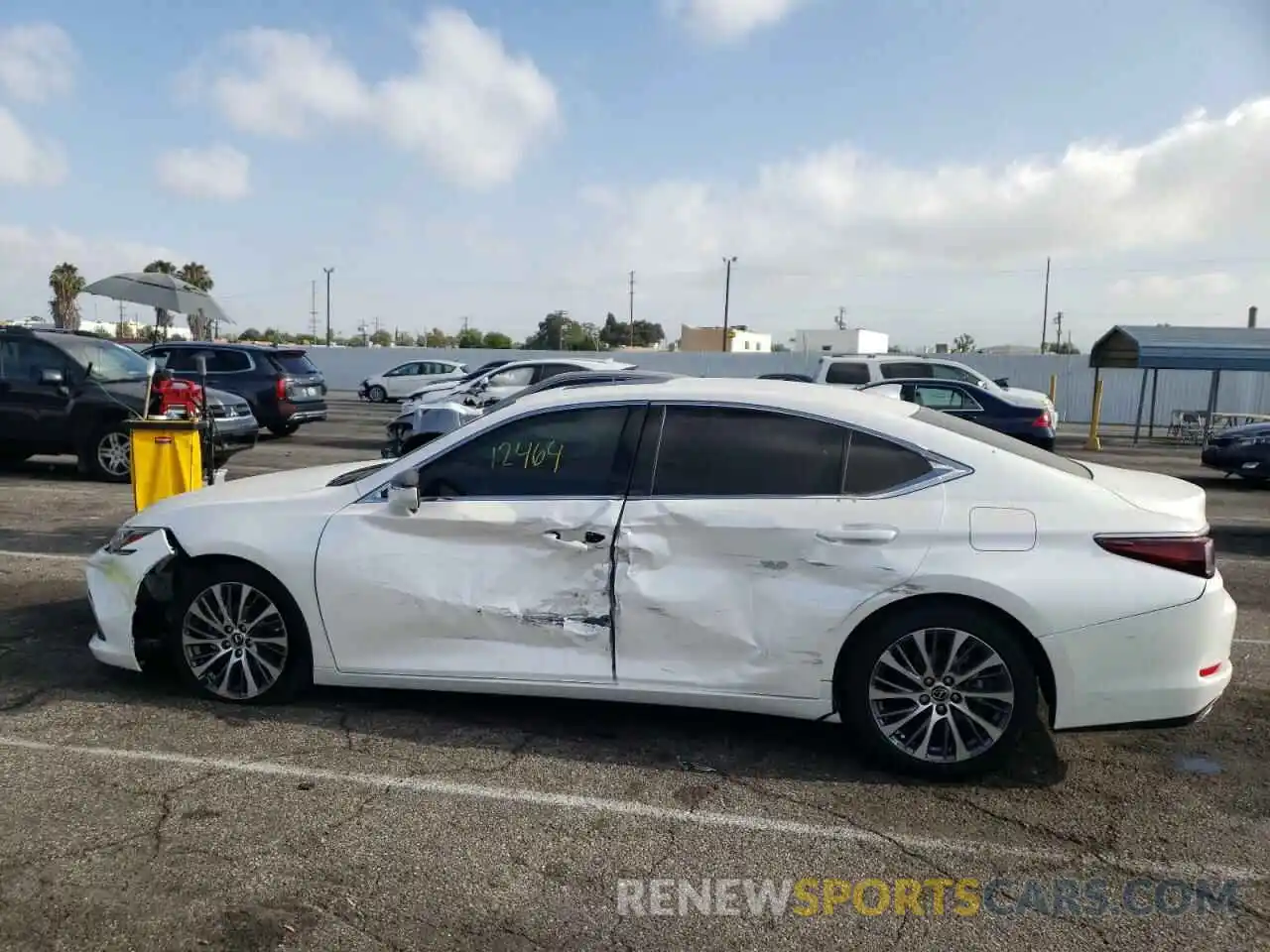 9 Photograph of a damaged car 58ADZ1B18MU098443 LEXUS ES350 2021