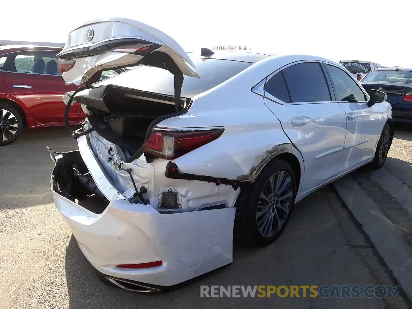 4 Photograph of a damaged car 58ADZ1B19MU084423 LEXUS ES350 2021