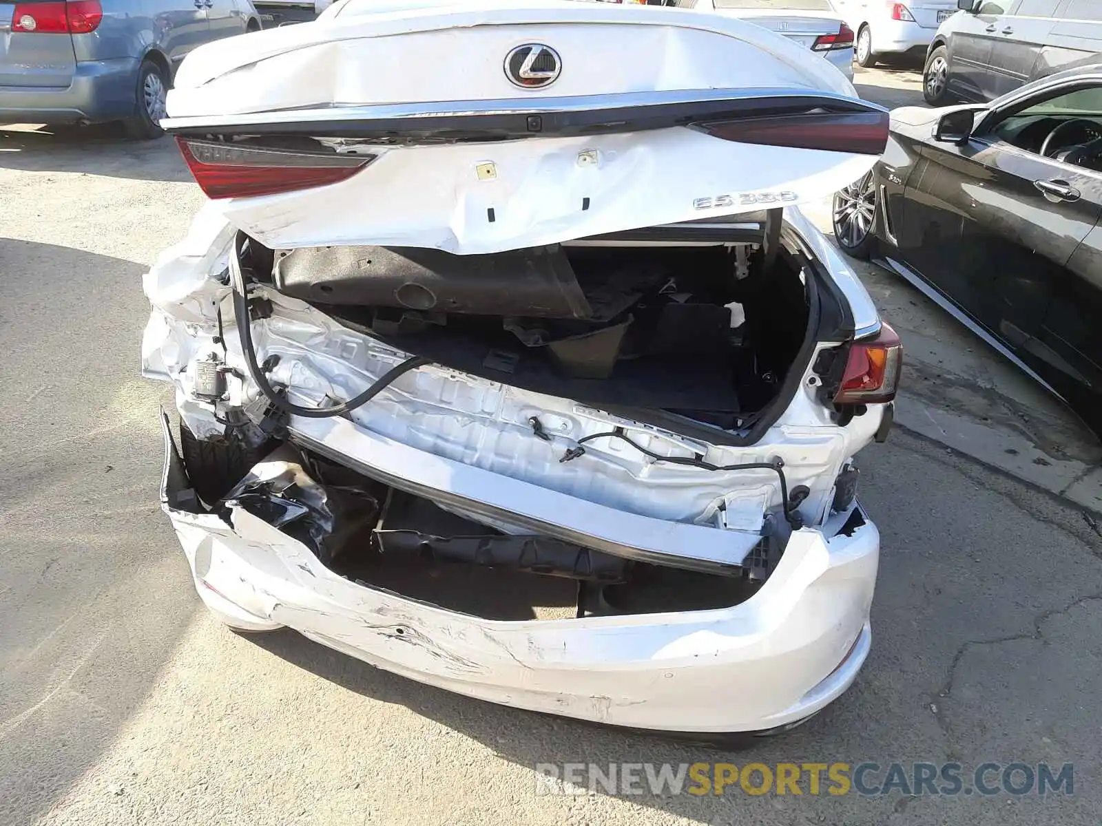 9 Photograph of a damaged car 58ADZ1B19MU084423 LEXUS ES350 2021