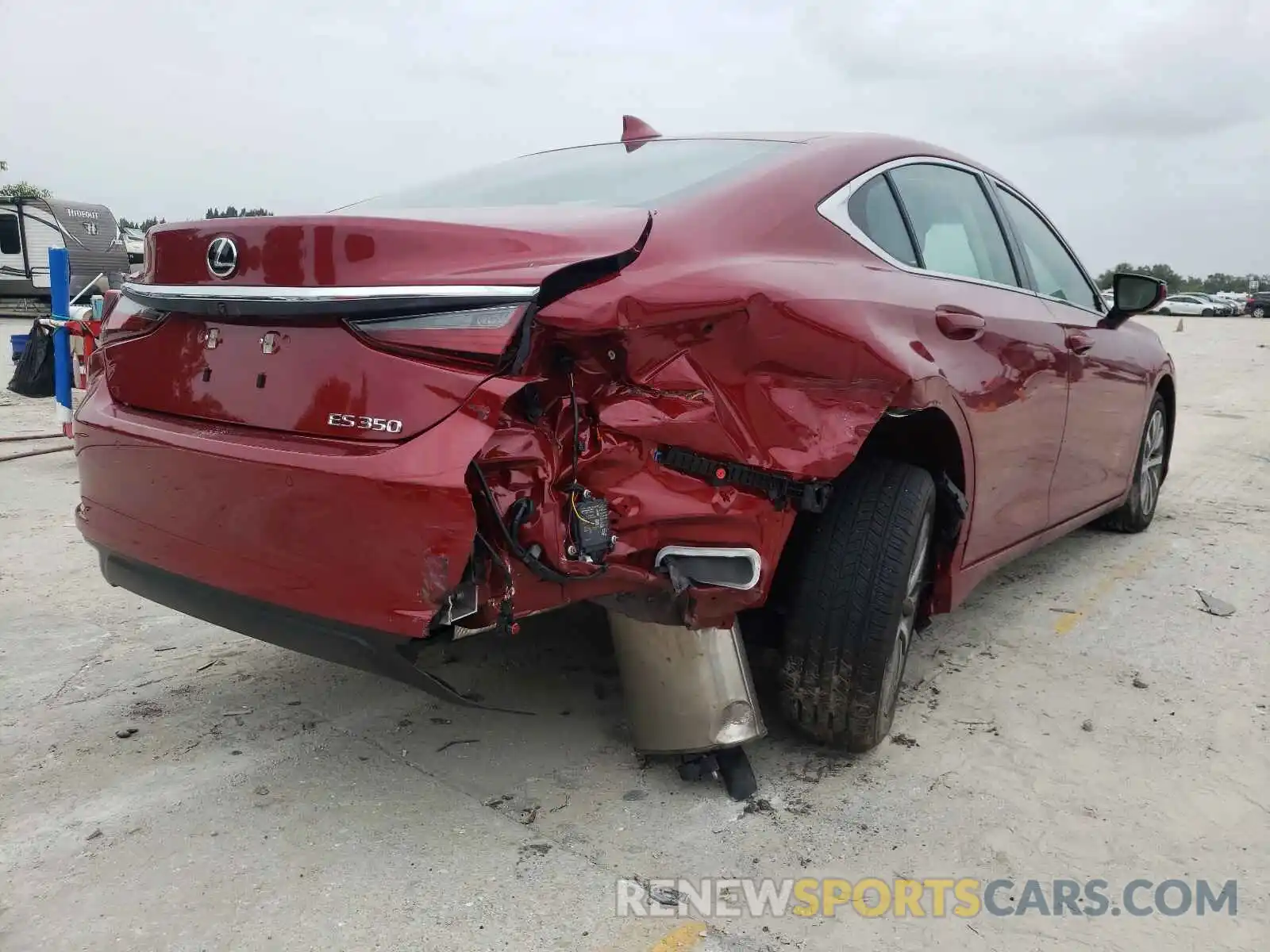 4 Photograph of a damaged car 58ADZ1B19MU093932 LEXUS ES350 2021