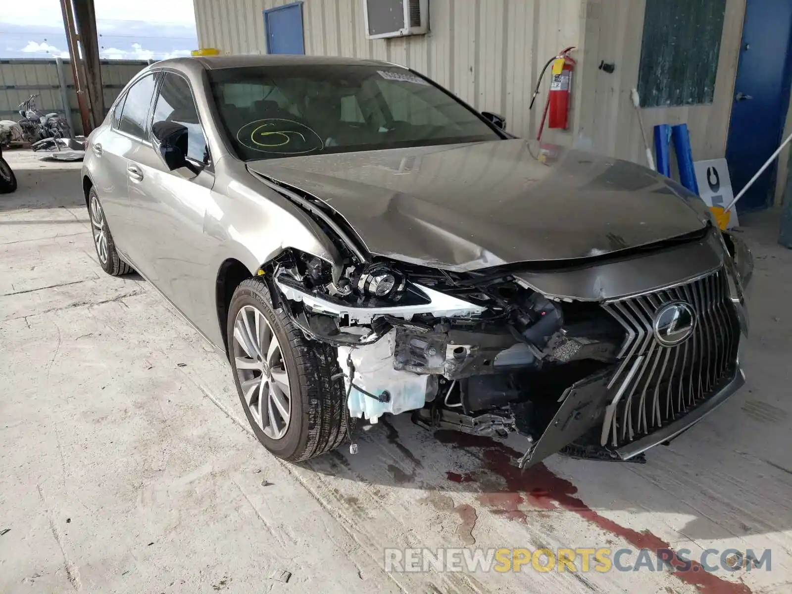 1 Photograph of a damaged car 58ADZ1B19MU096944 LEXUS ES350 2021