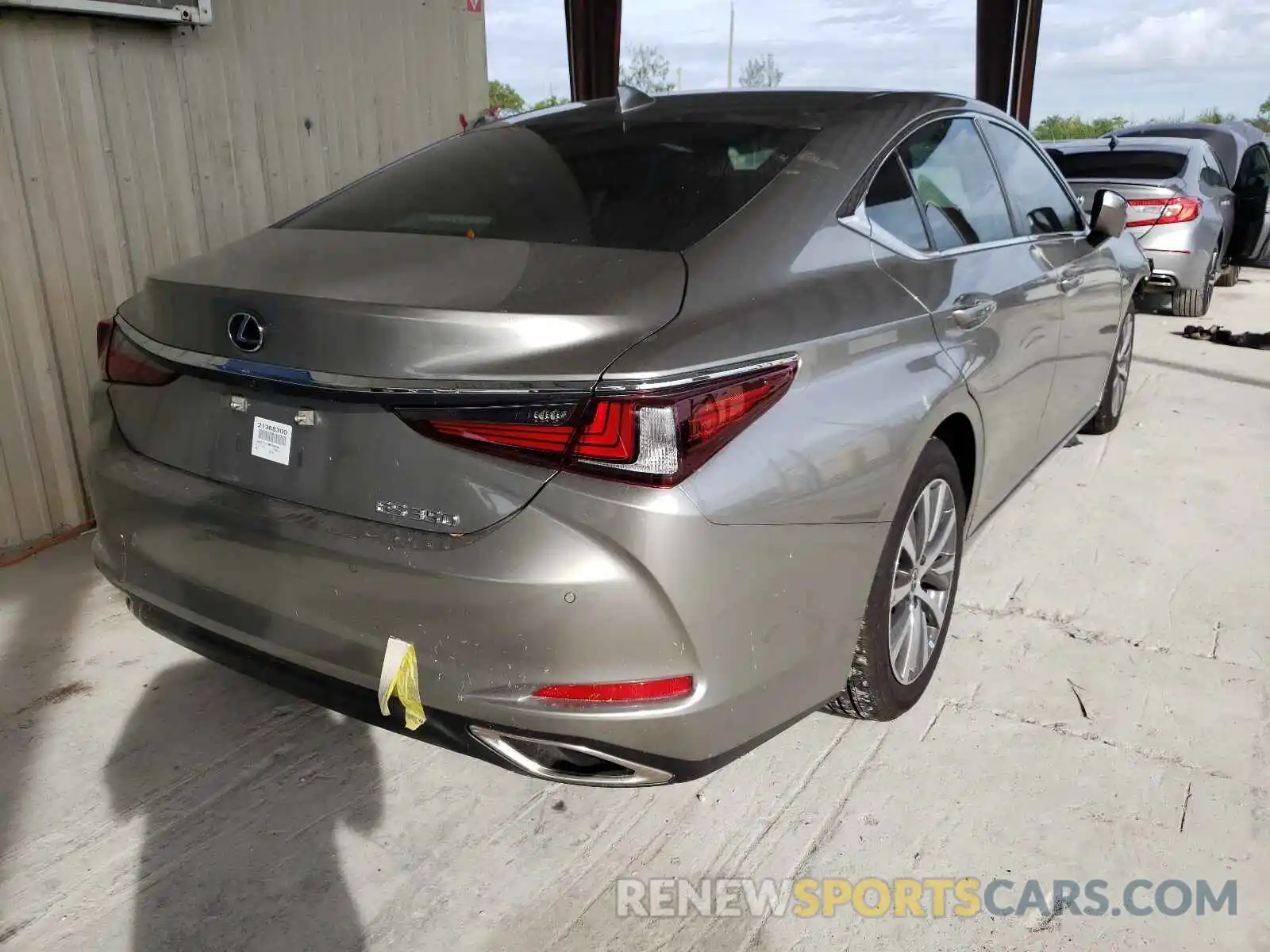 4 Photograph of a damaged car 58ADZ1B19MU096944 LEXUS ES350 2021